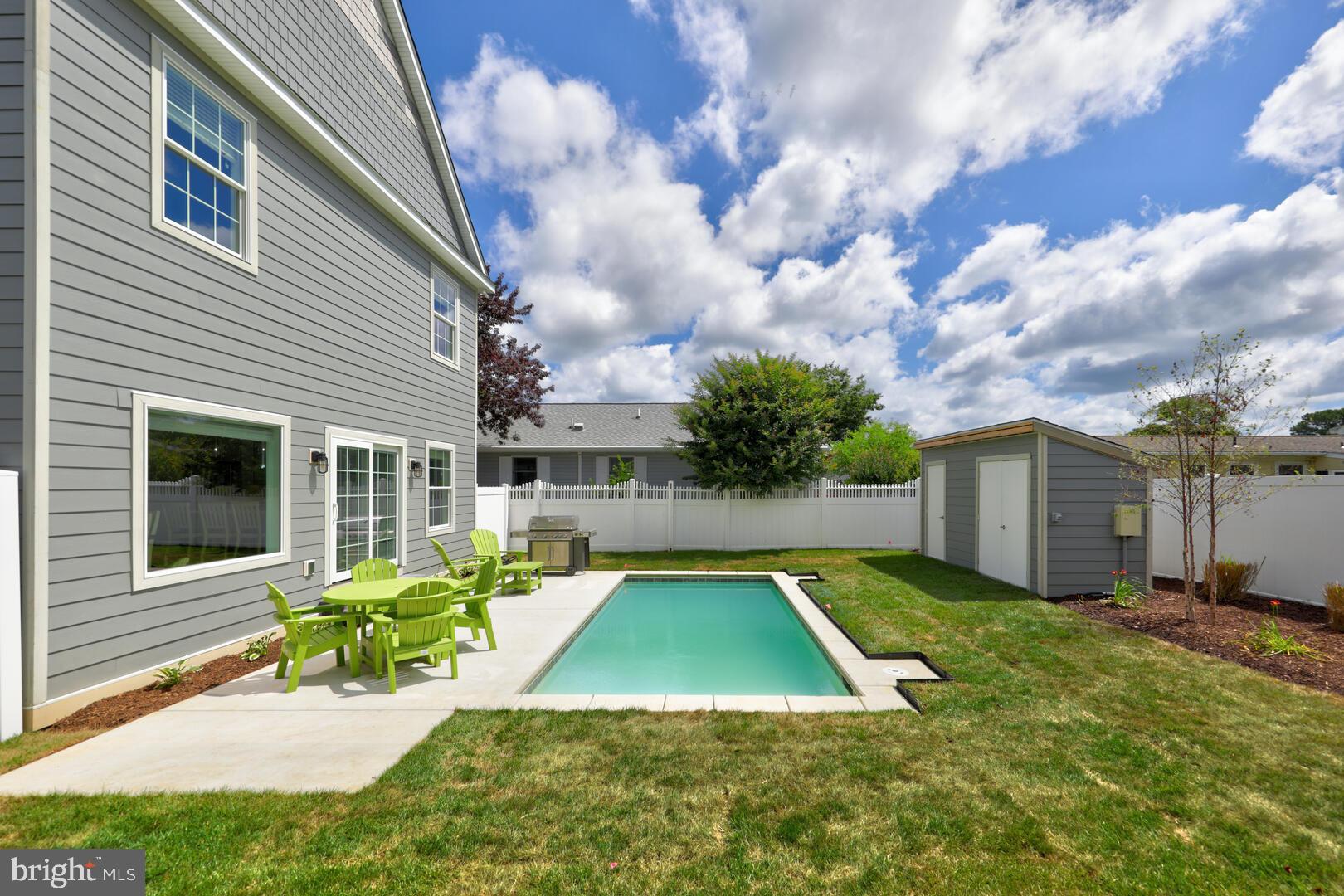 COUNTRY CLUB ESTATES - Residential