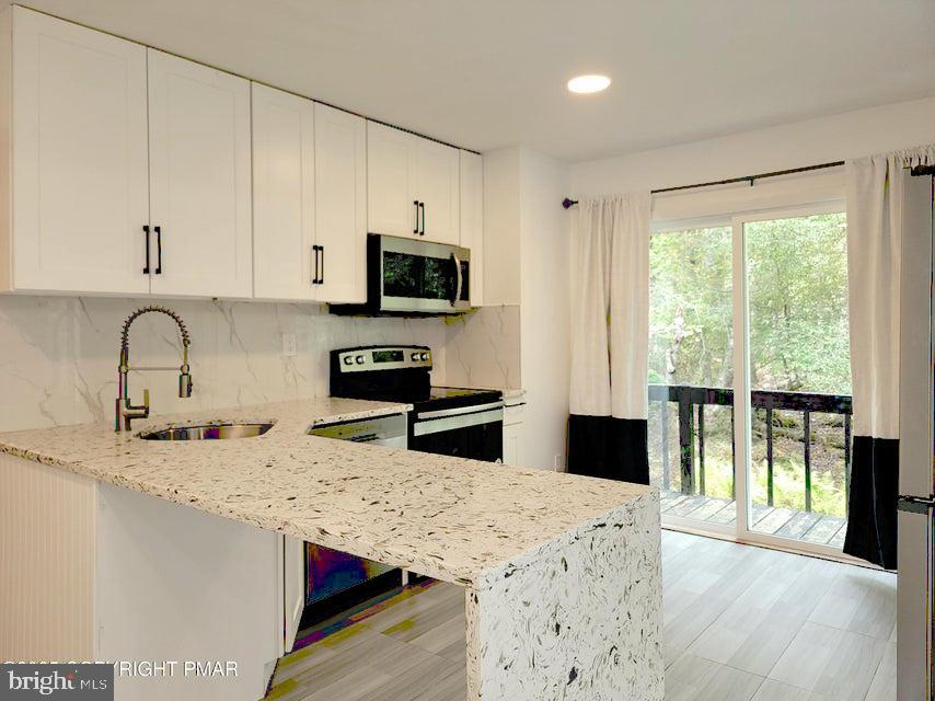 EMERALD LAKES - Residential