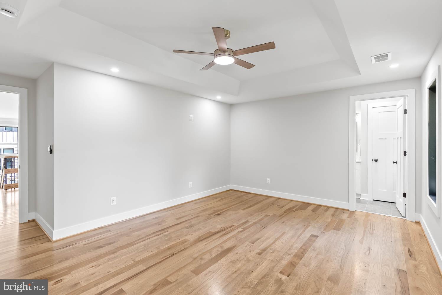 VIENNA WOODS - Residential