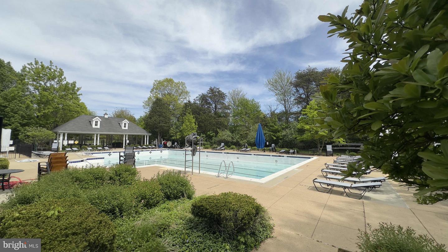 VIRGINIA OAKS - Residential