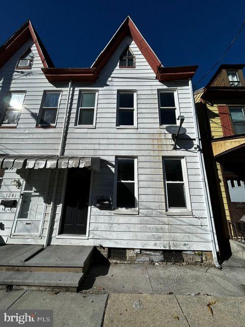 4 Bedroom, 1 Bath house, Great investment property or  a owner occupant, Property comes with off street parking and is located close to a park outside the back gate.