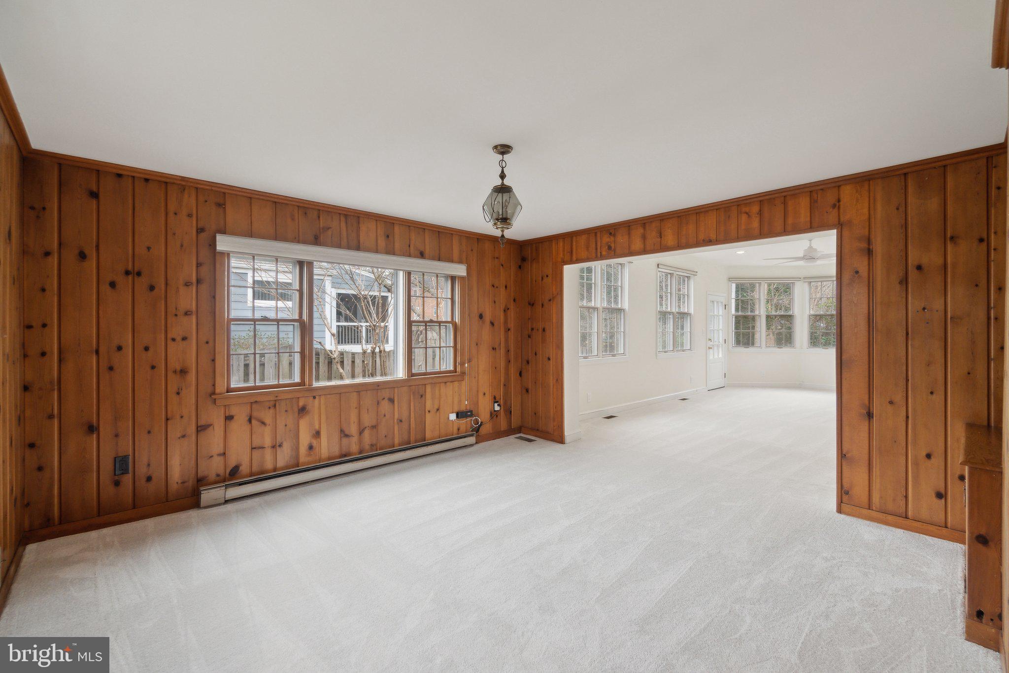 COUNTRY CLUB MANOR - Residential
