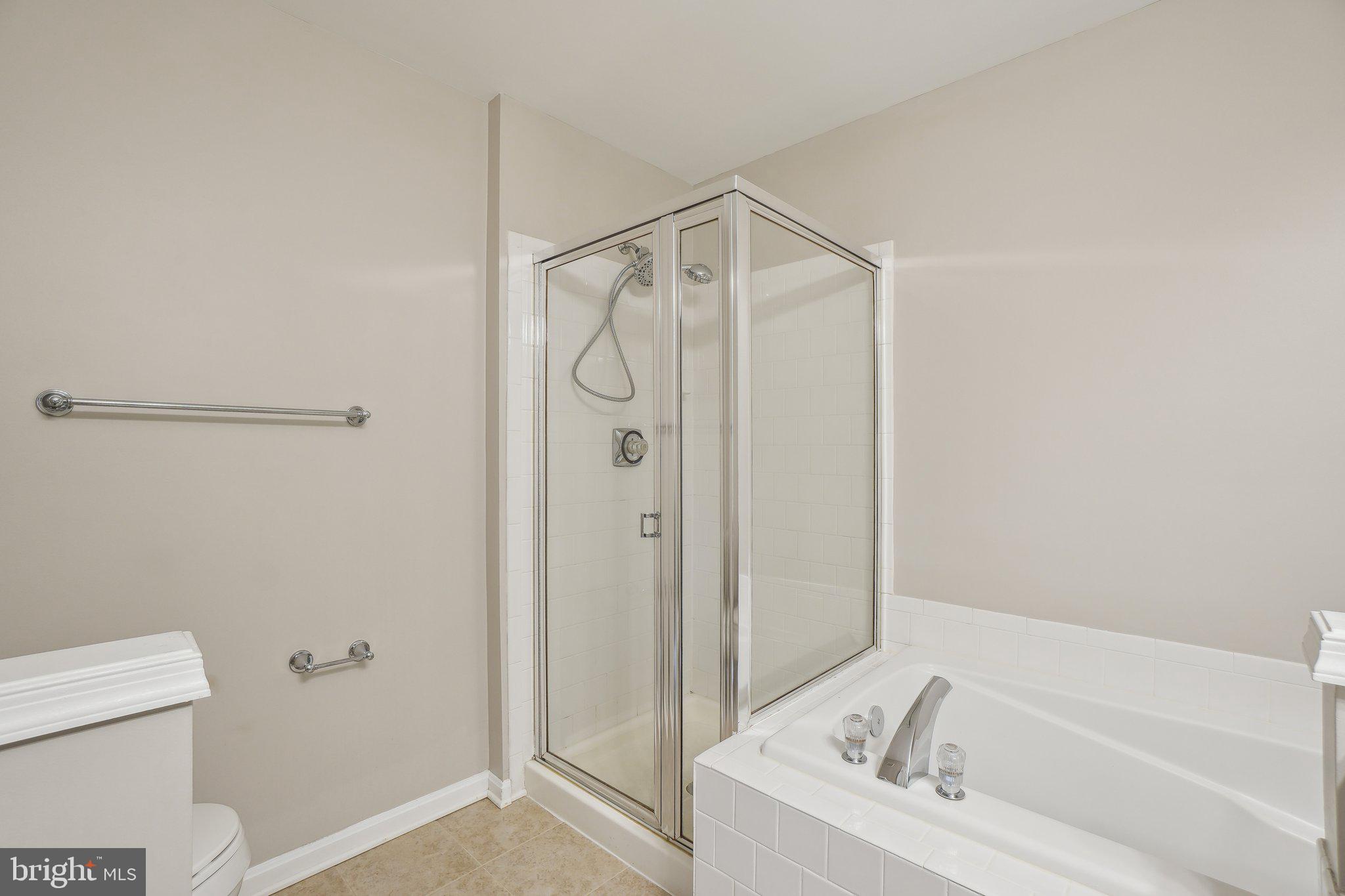 DOMINION STATION CONDOMINIUM - Residential Lease