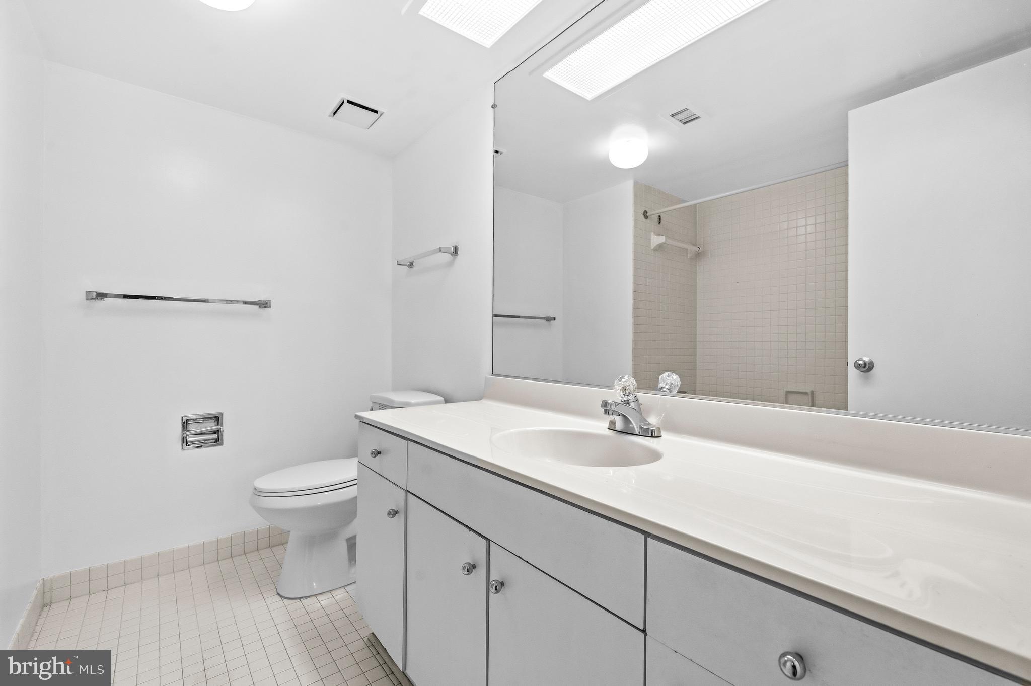 SKYLINE SQUARE CONDO - Residential