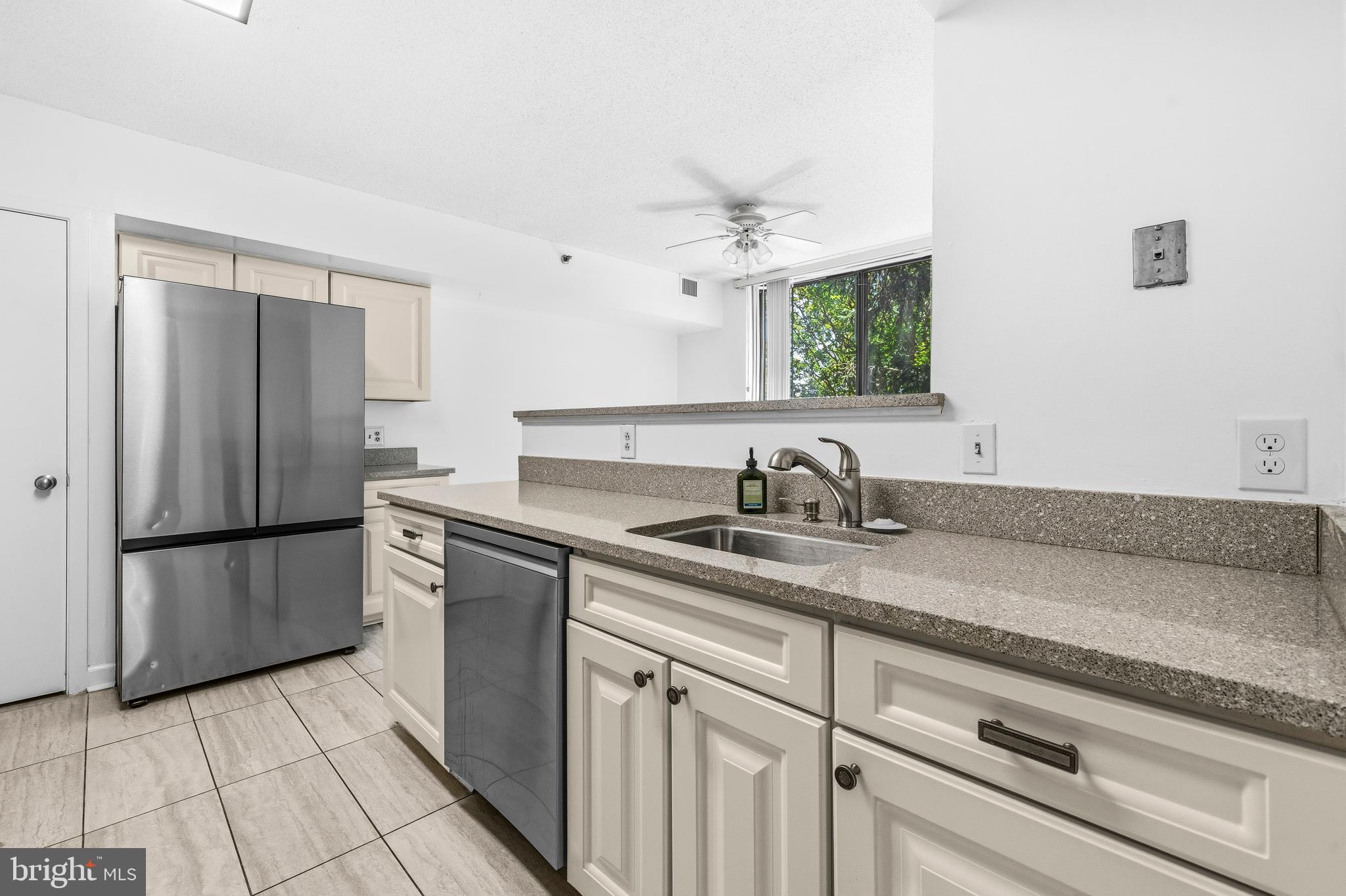 SKYLINE SQUARE CONDO - Residential