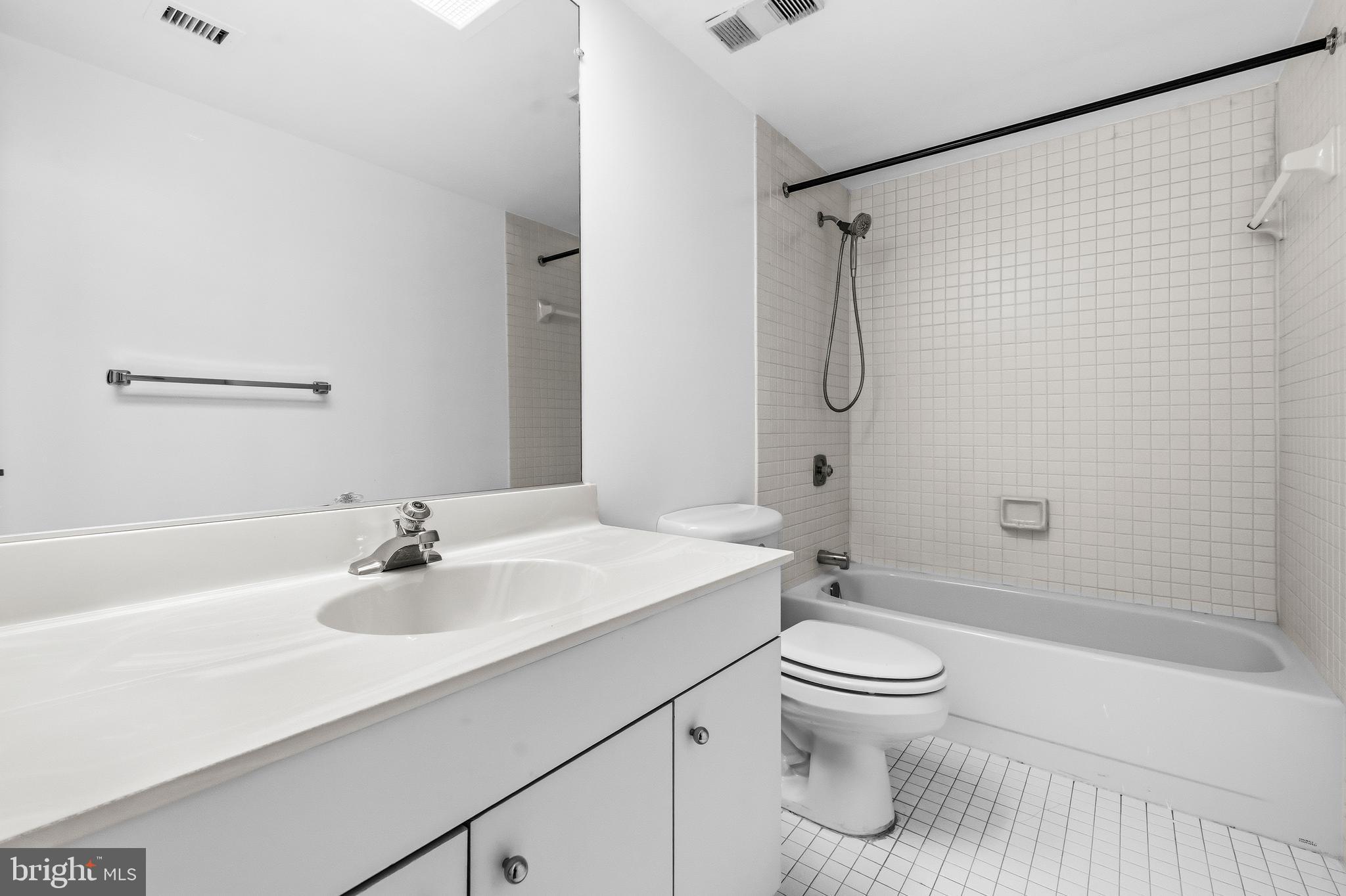 SKYLINE SQUARE CONDO - Residential