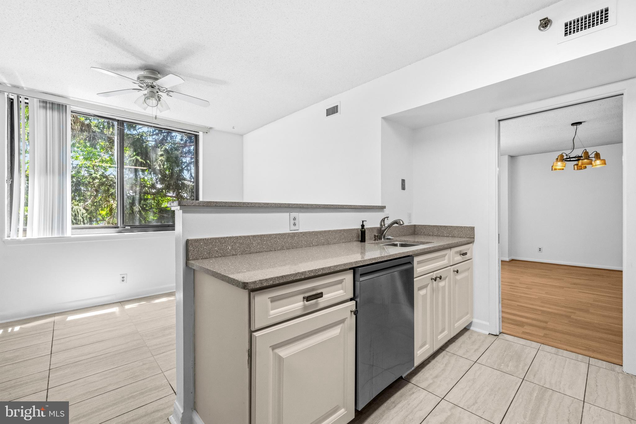 SKYLINE SQUARE CONDO - Residential