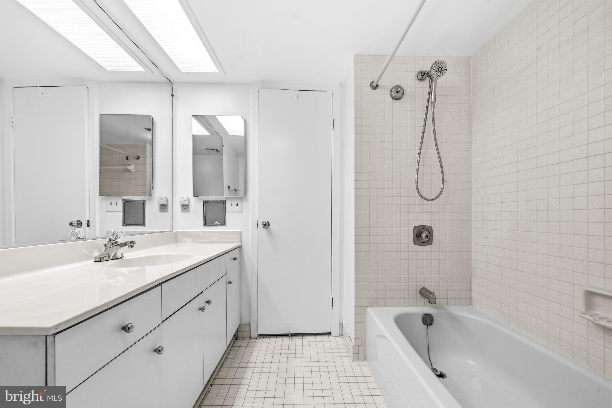 SKYLINE SQUARE CONDO - Residential