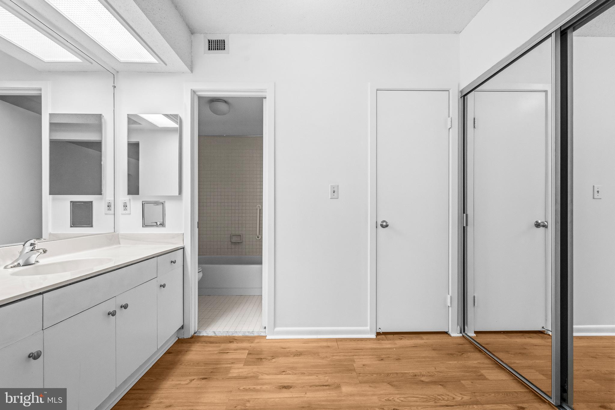 SKYLINE SQUARE CONDO - Residential