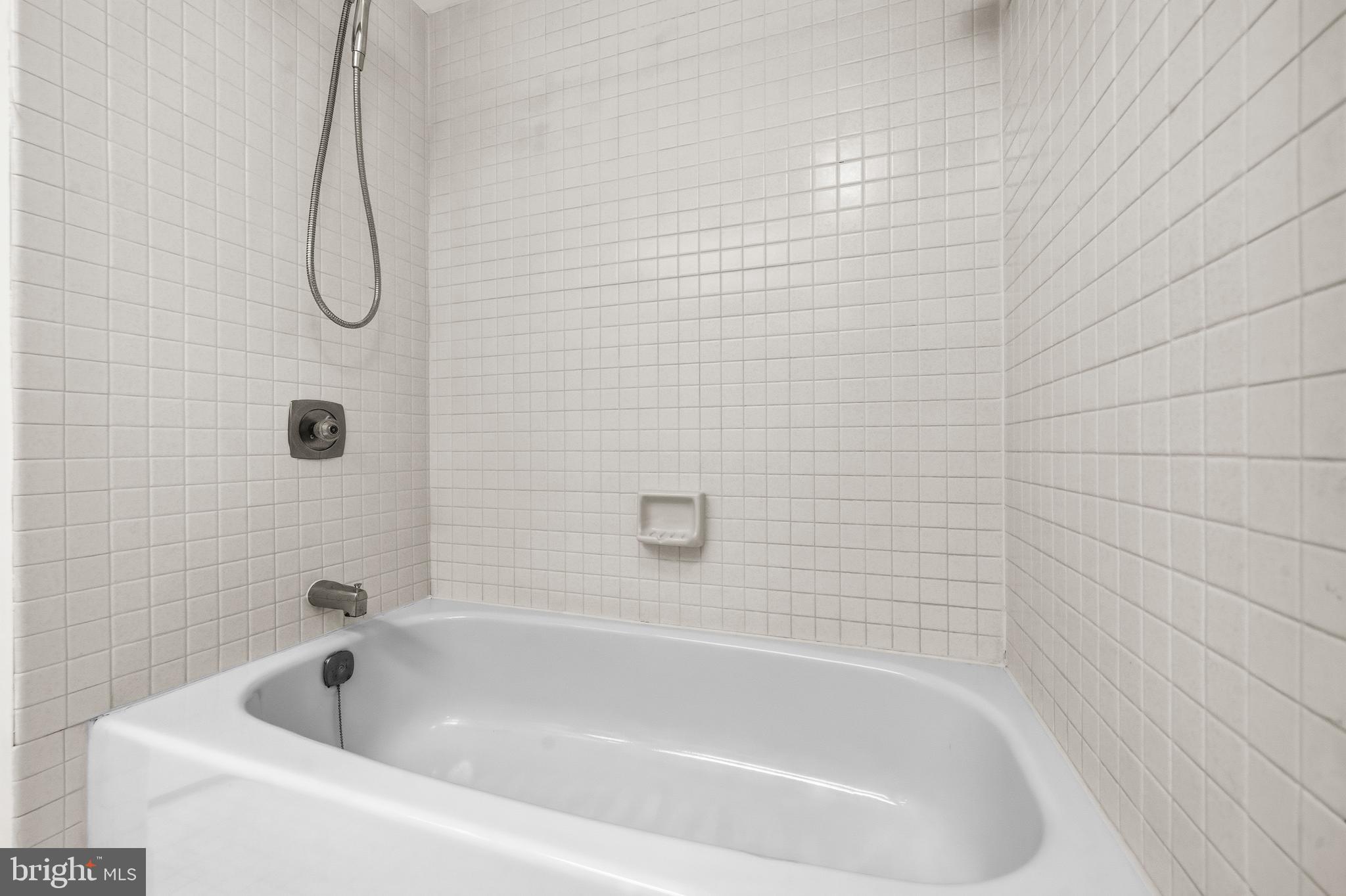 SKYLINE SQUARE CONDO - Residential