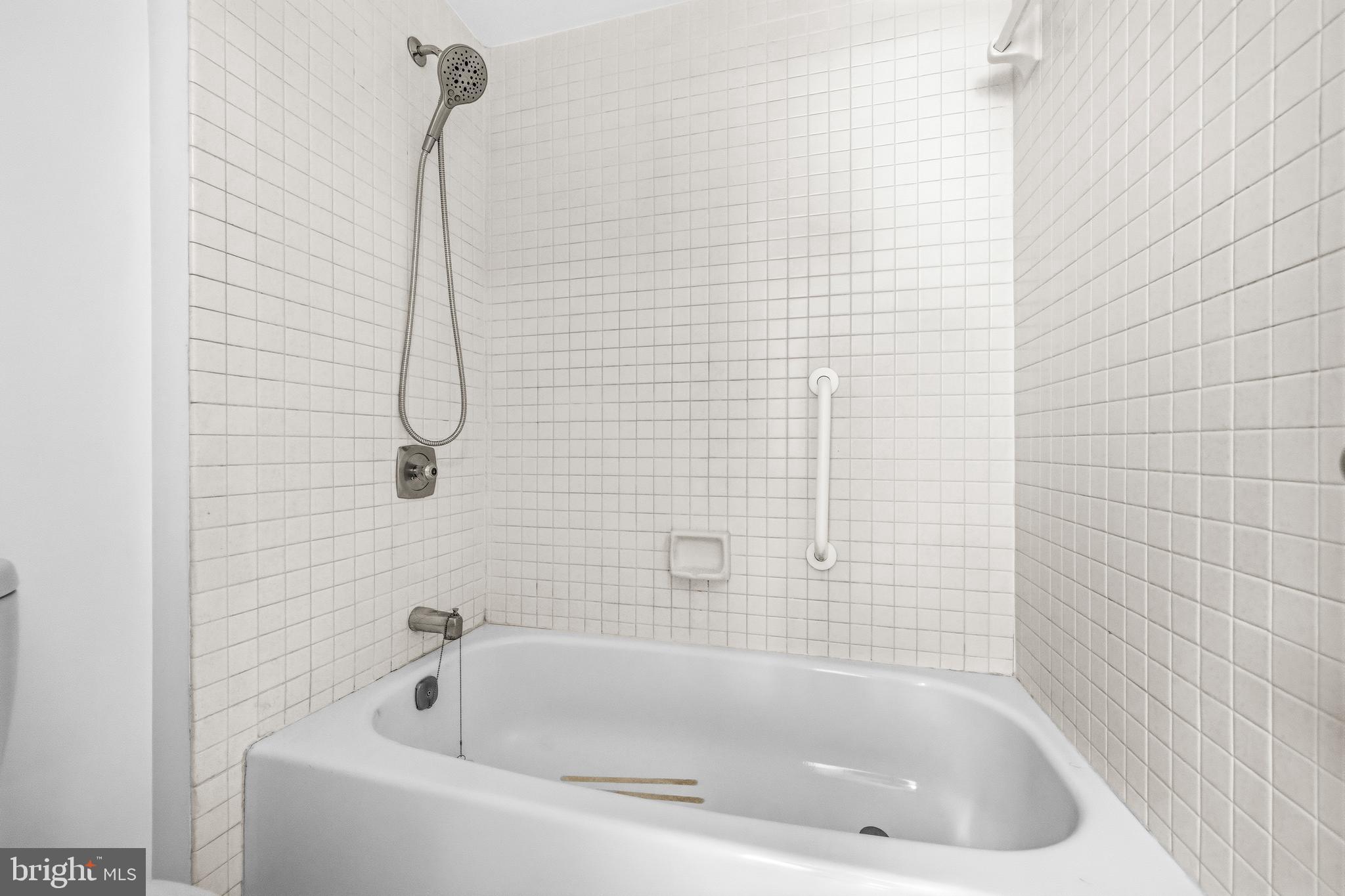 SKYLINE SQUARE CONDO - Residential
