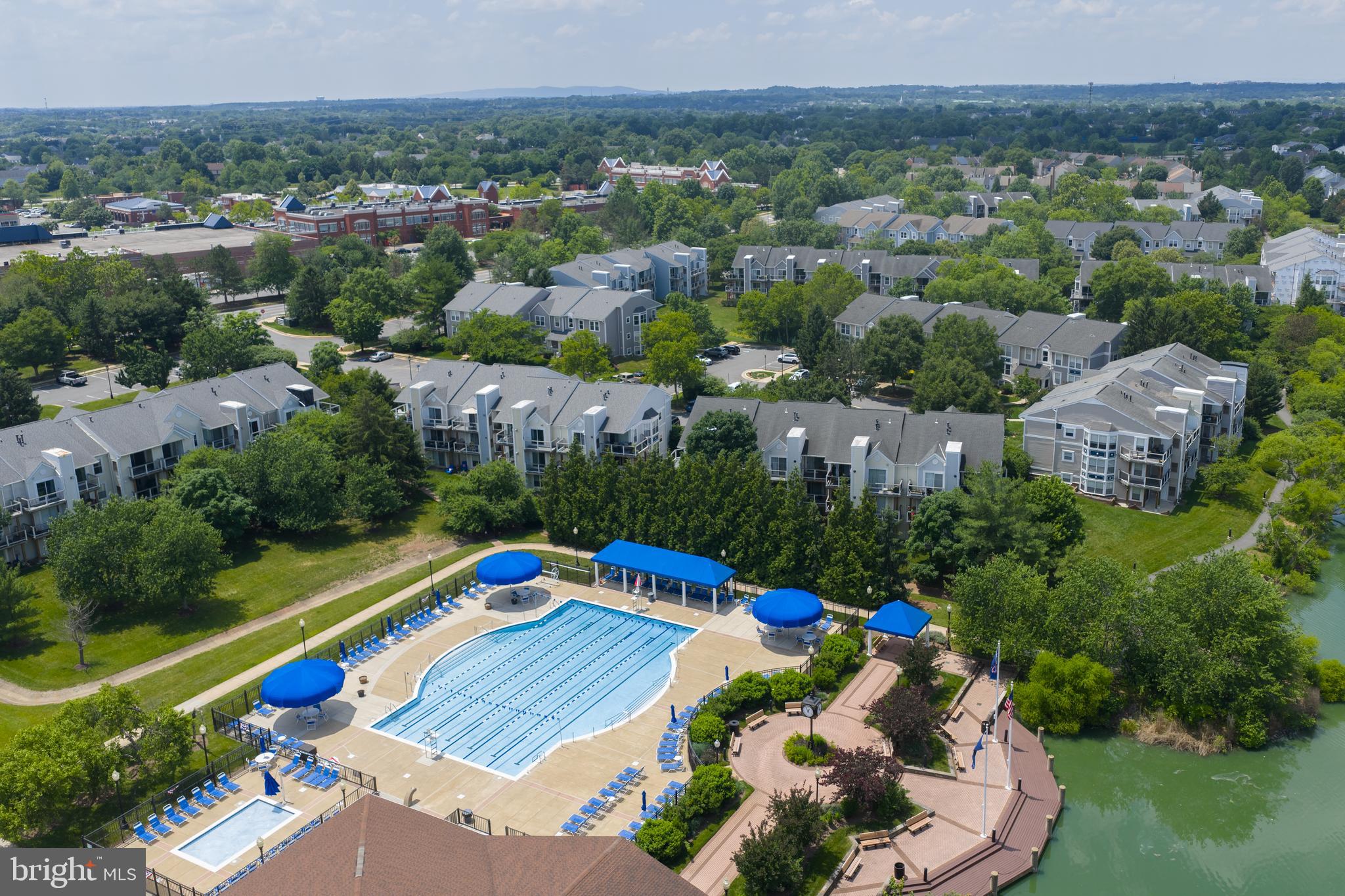 ASHBURN VILLAGE - Residential