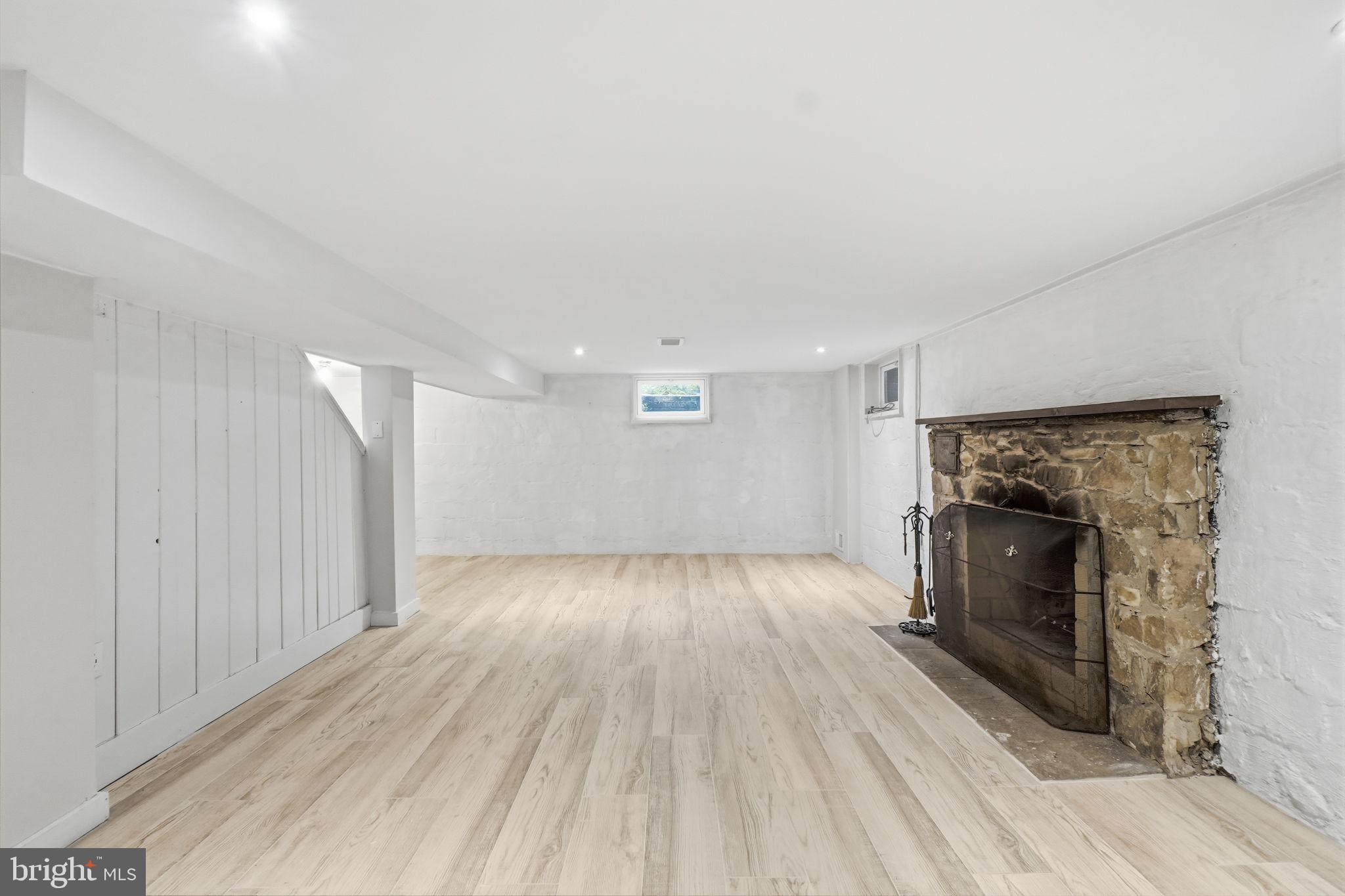 ARLINGTON HEIGHTS - Residential