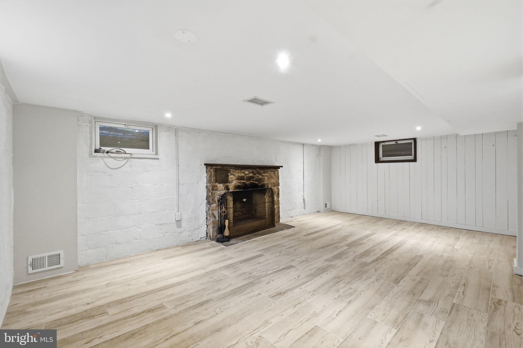 ARLINGTON HEIGHTS - Residential