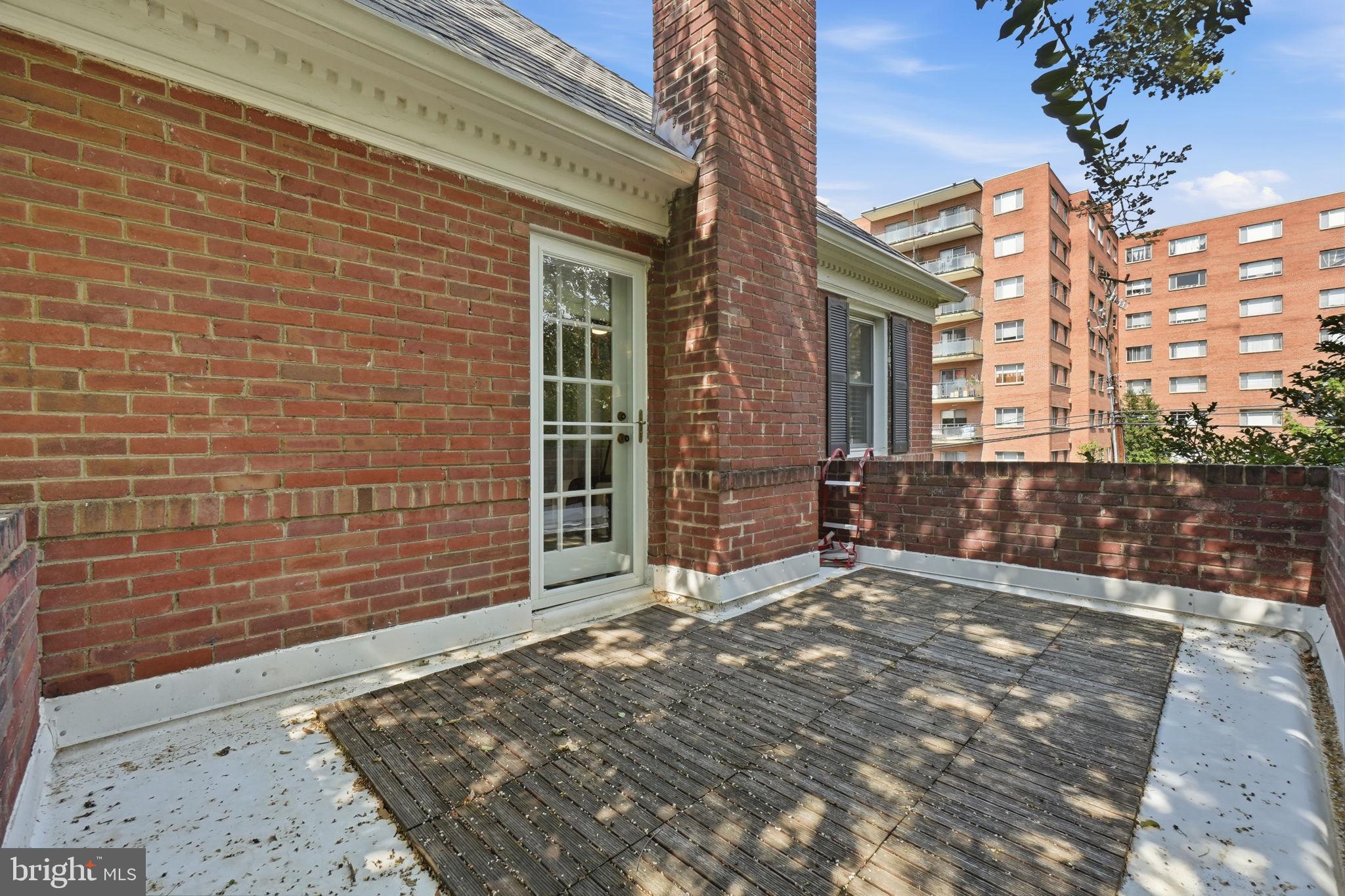 ARLINGTON HEIGHTS - Residential