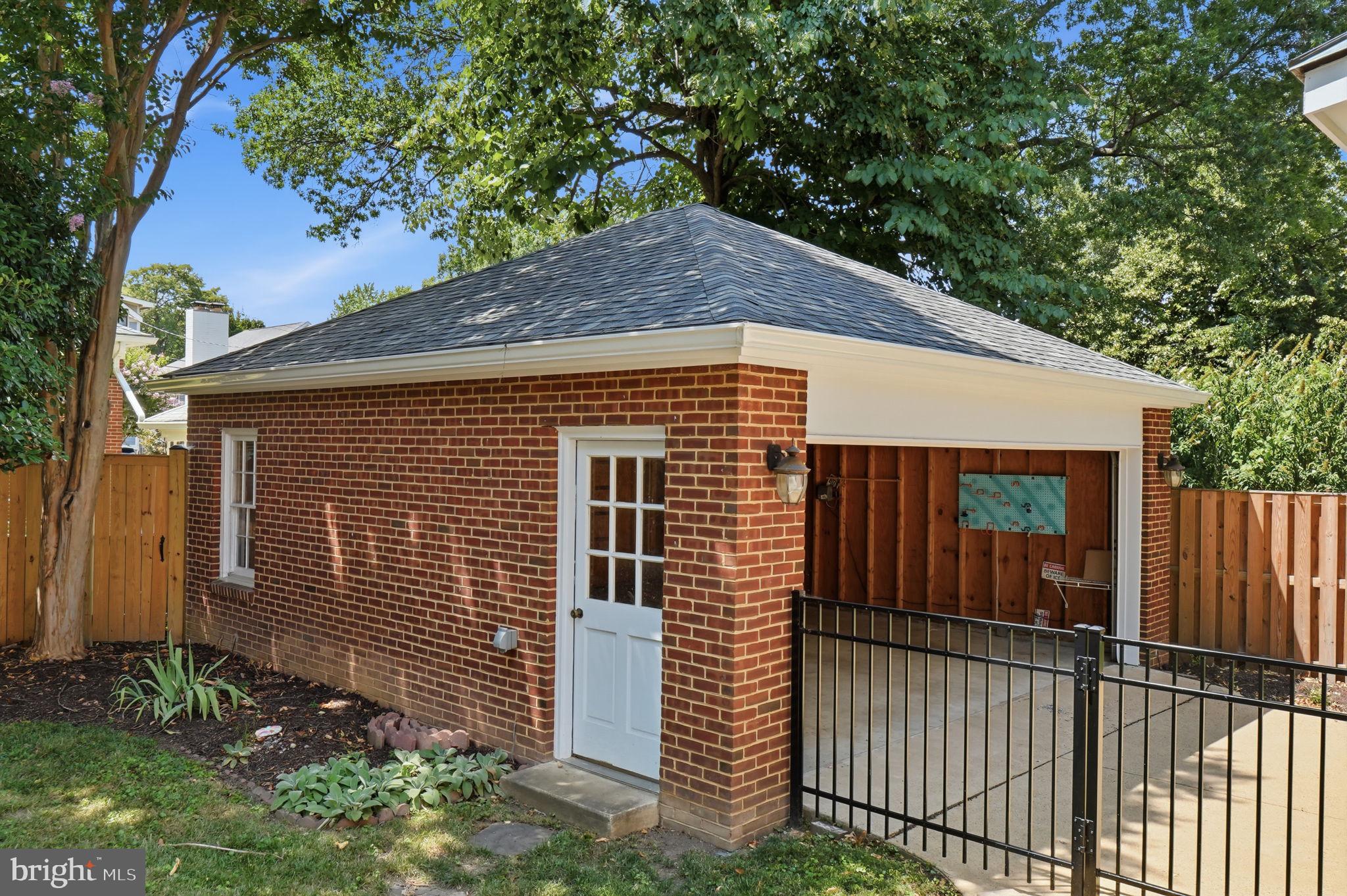 ARLINGTON HEIGHTS - Residential