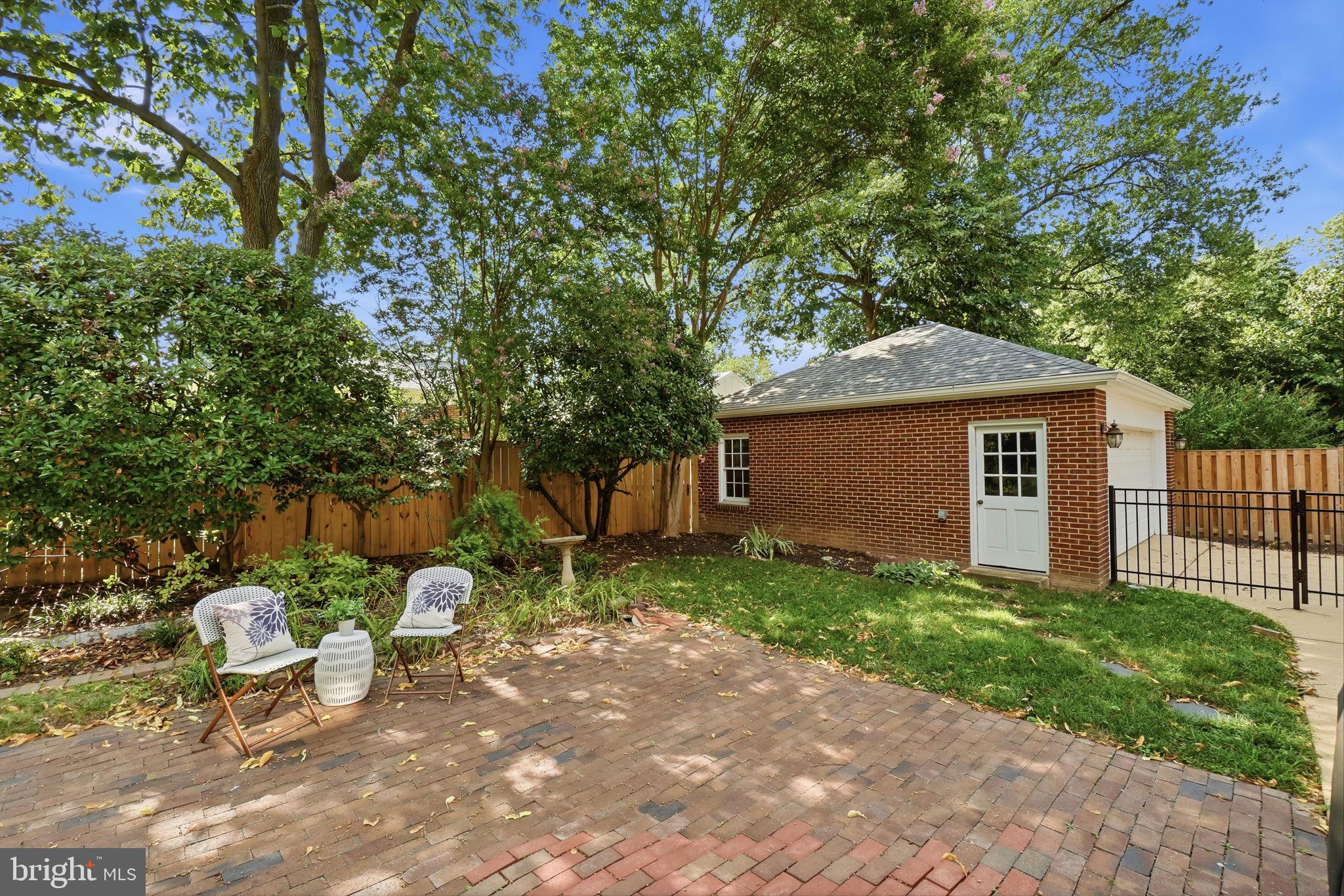 ARLINGTON HEIGHTS - Residential