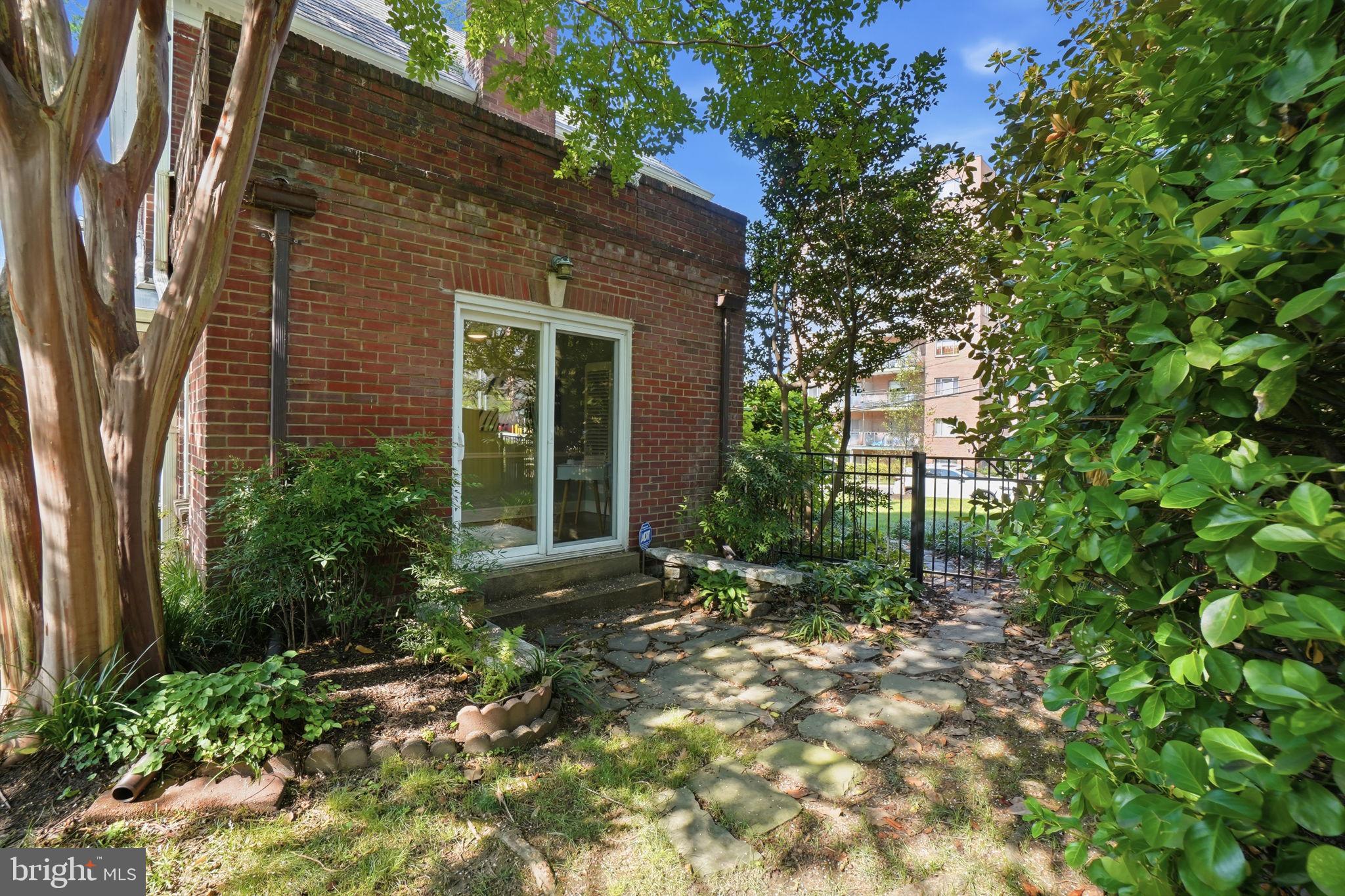ARLINGTON HEIGHTS - Residential