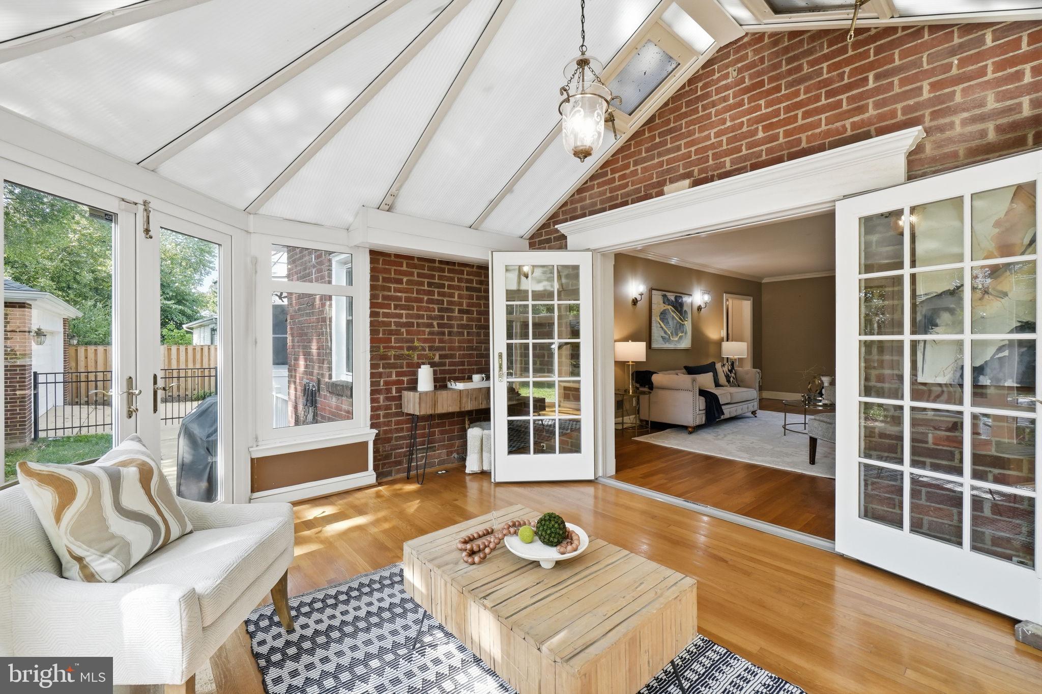 ARLINGTON HEIGHTS - Residential