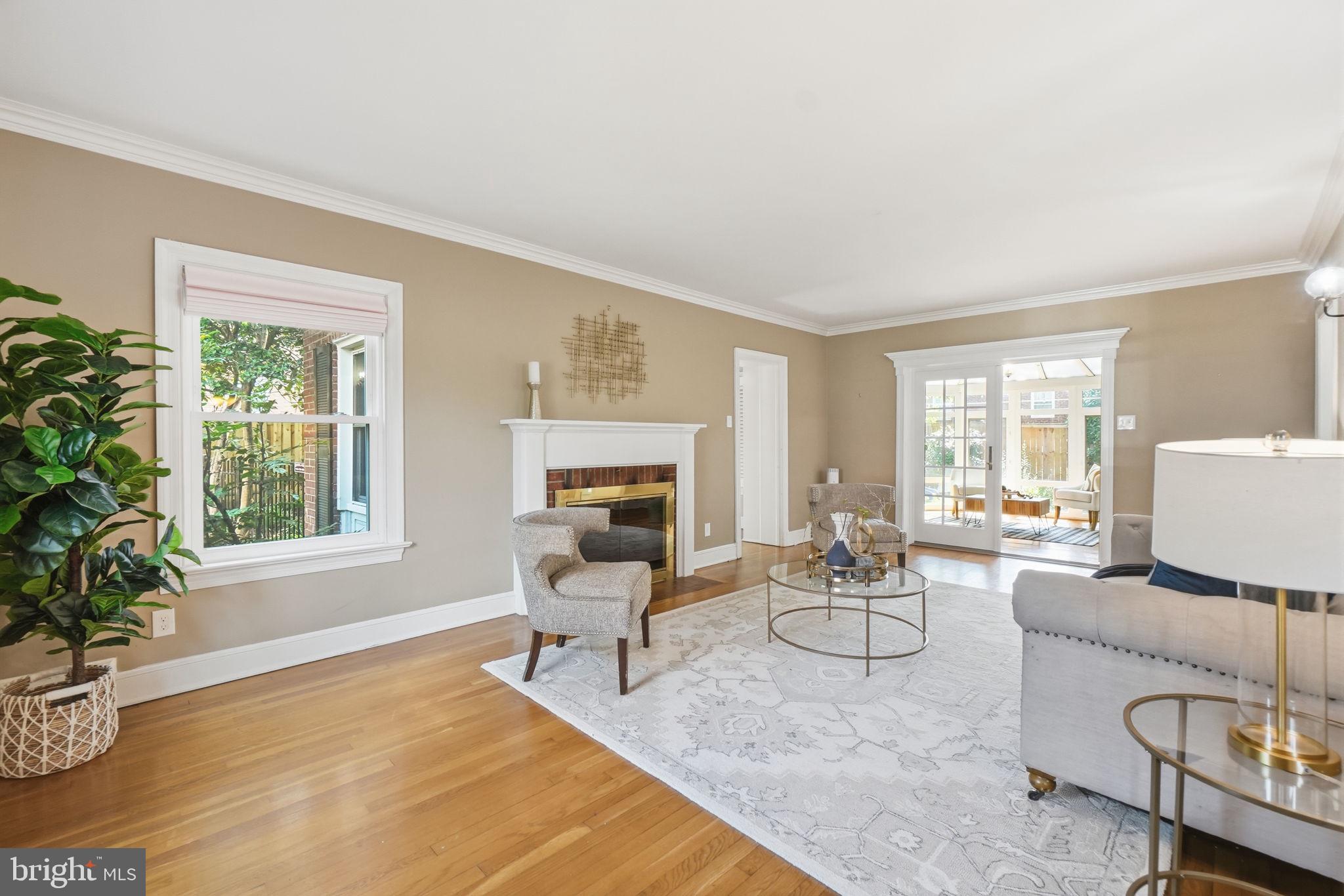 ARLINGTON HEIGHTS - Residential