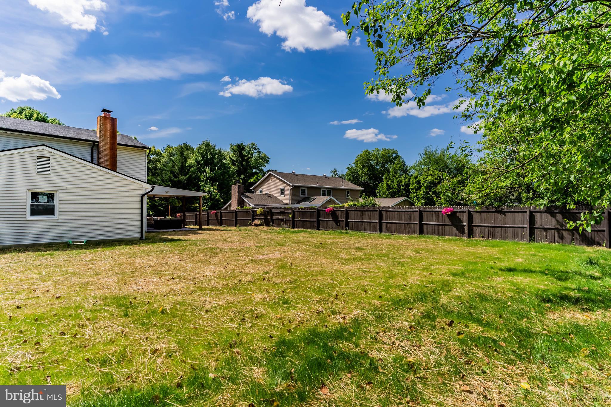 COLONIAL HILLS - Residential