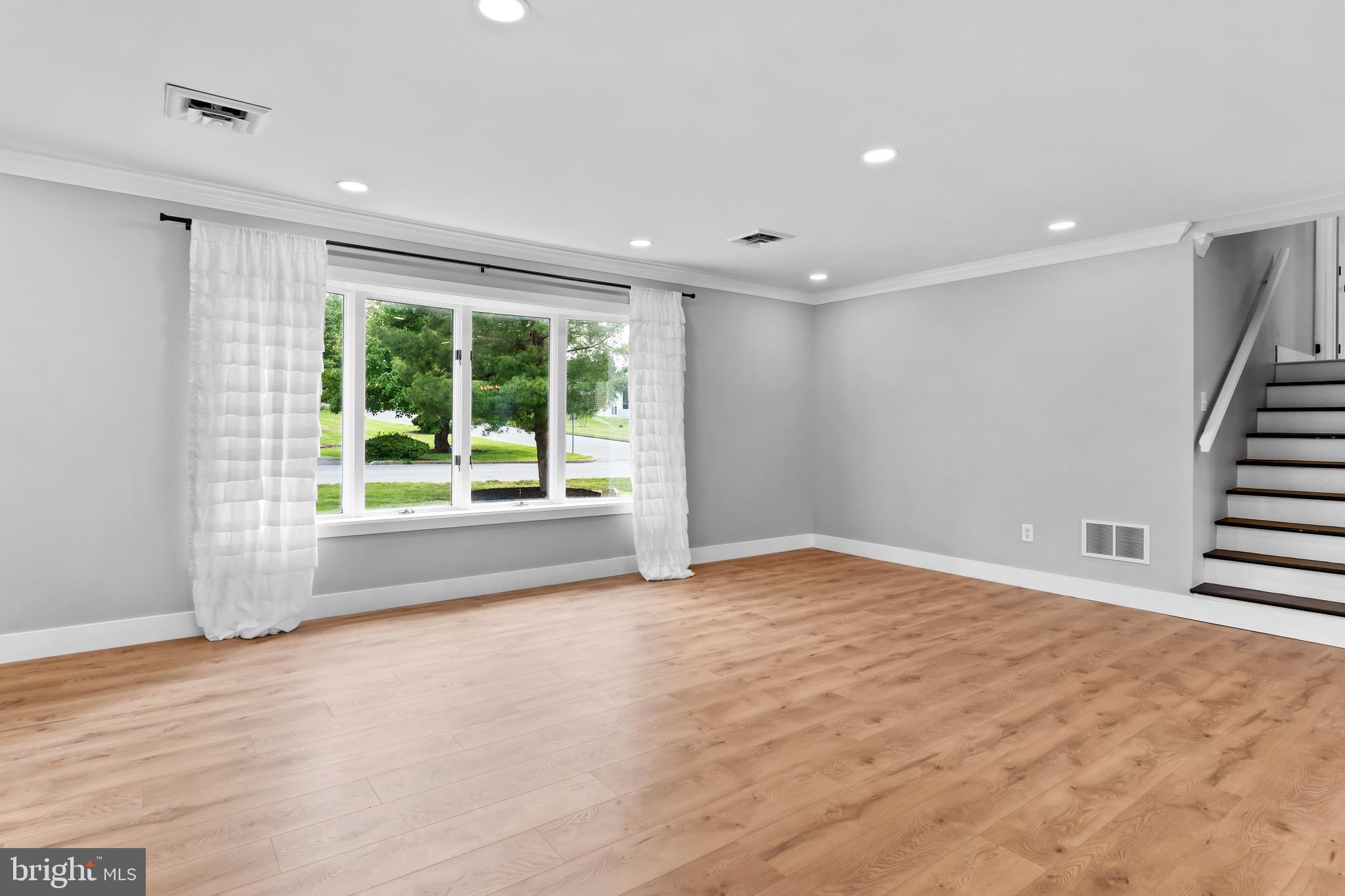 COLONIAL HILLS - Residential
