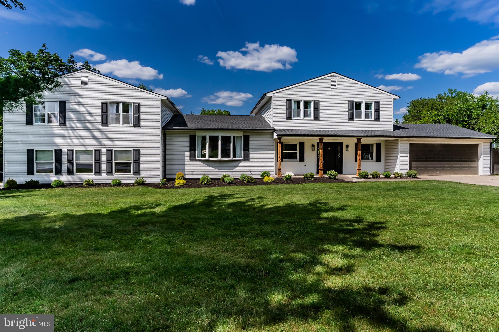 This 5 Bedroom home is a MUST SEE! Newly updated in highly desirable Colonial Hill! This home has 5 bedrooms, and 4 full newly renovated baths, and a 1/2 bath with an open floor plan. Five car garage, perfect for the hobbiest. This will not last! P

PICTURES WILL BE POSTED 6-2-2026