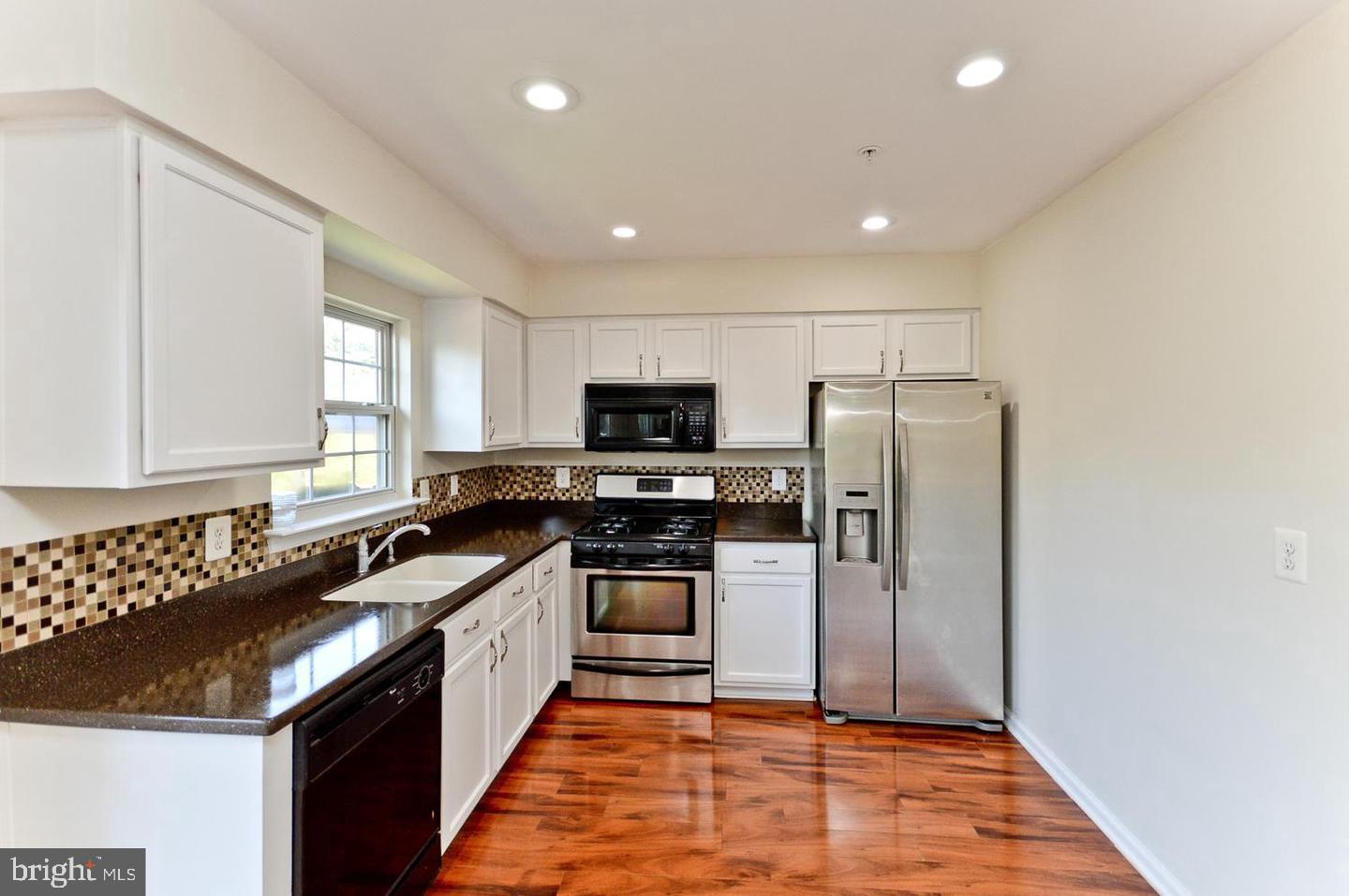 COLONY SQUARE - Residential