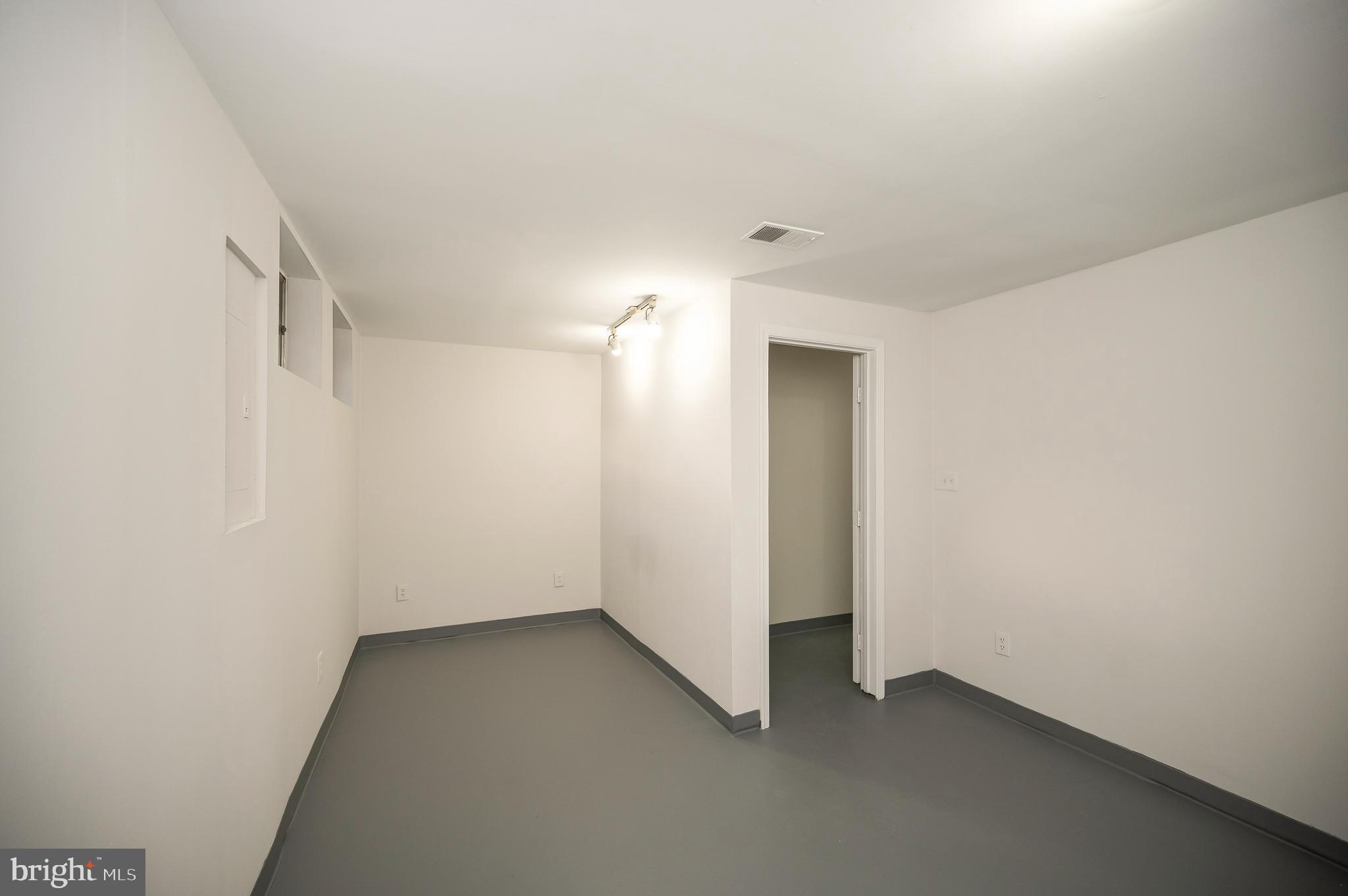 WILLIAMSTOWN - Residential