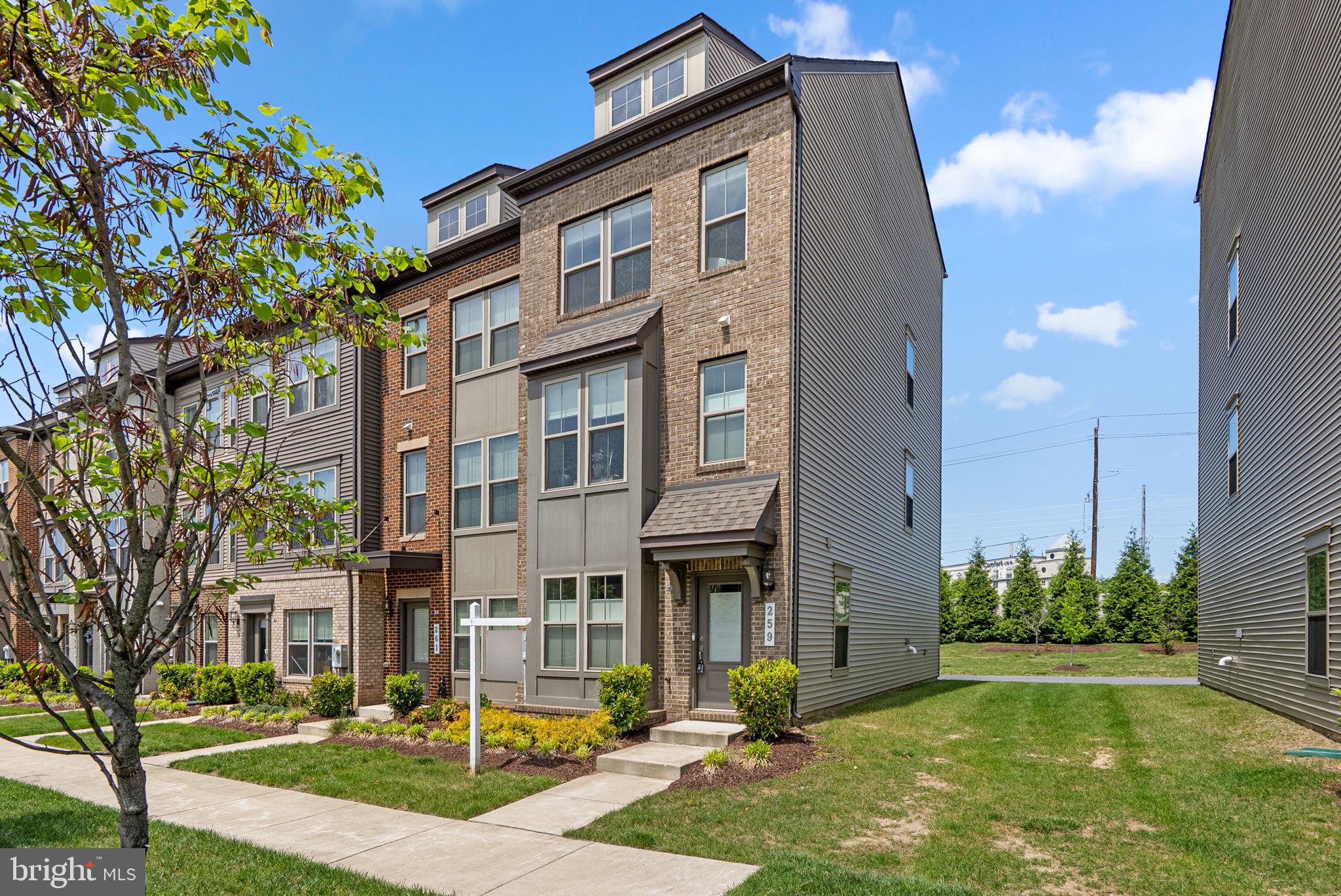 CAPITAL COURT - Residential