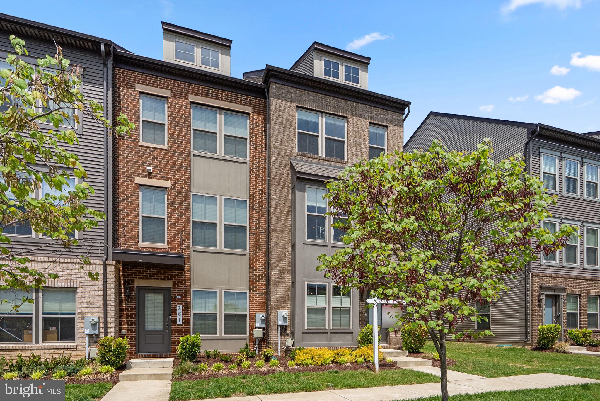 CAPITAL COURT - Residential