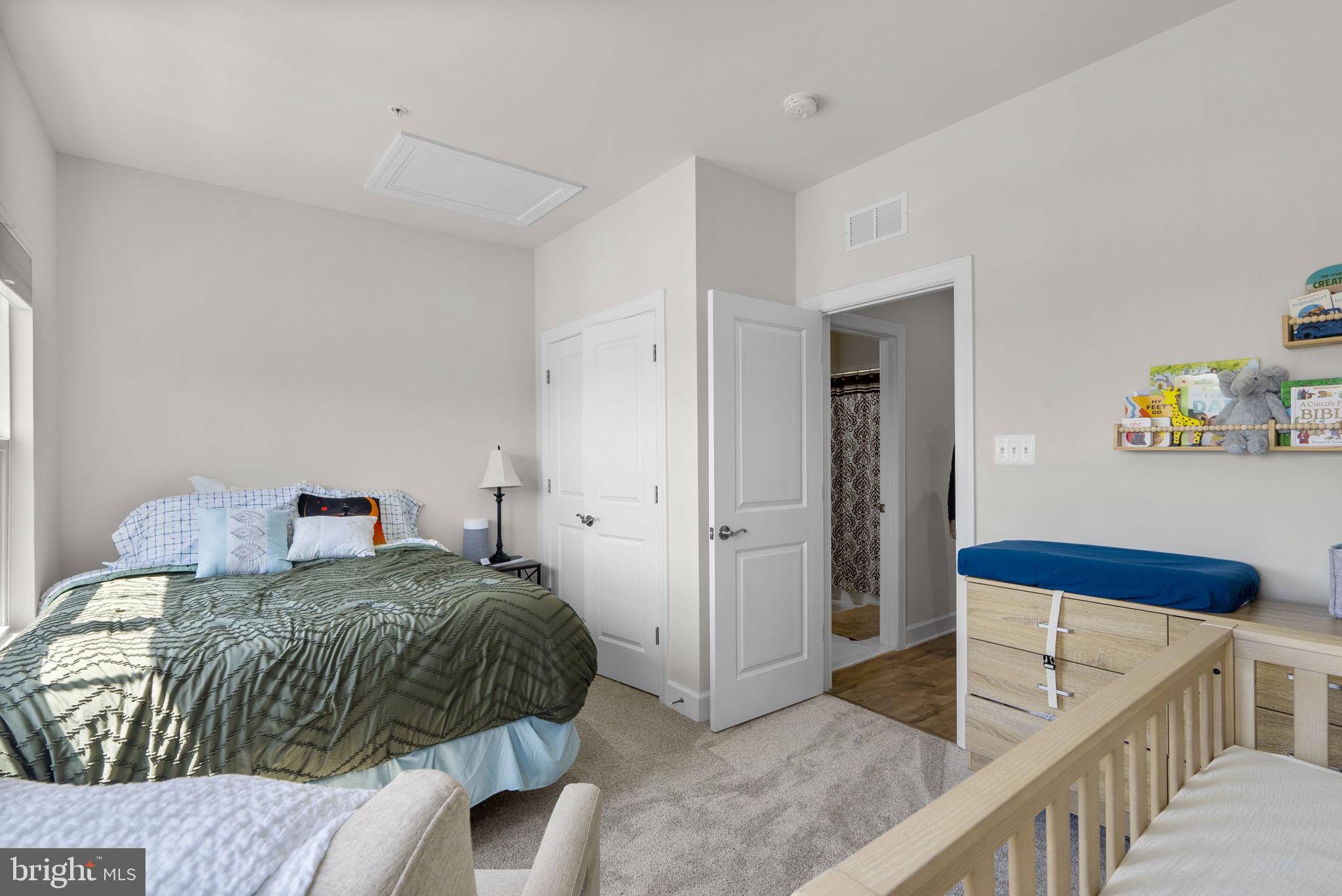 CAPITAL COURT - Residential