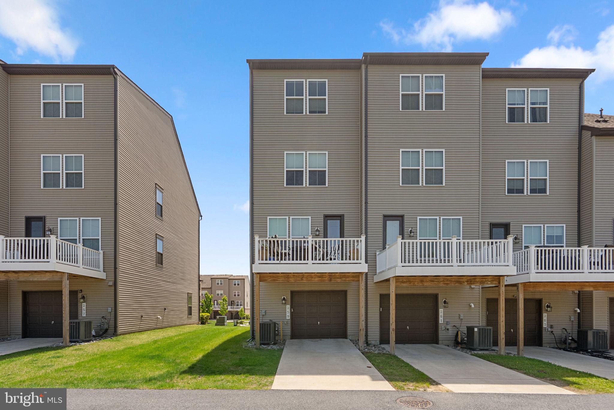 CAPITAL COURT - Residential