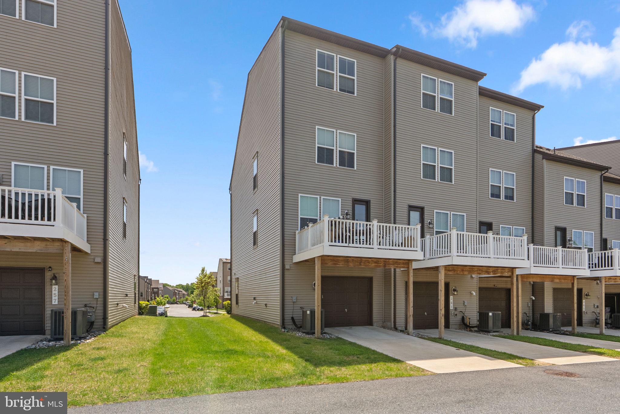 CAPITAL COURT - Residential