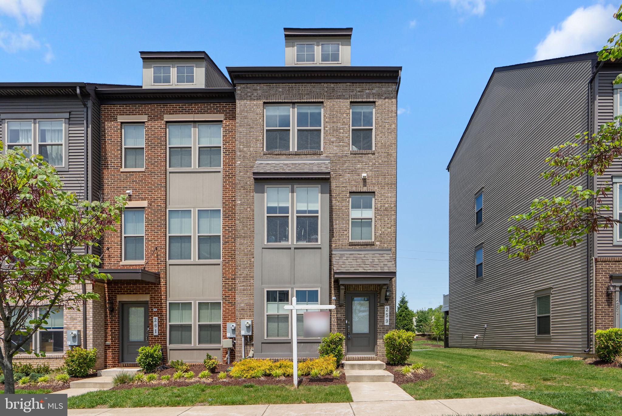 CAPITAL COURT - Residential