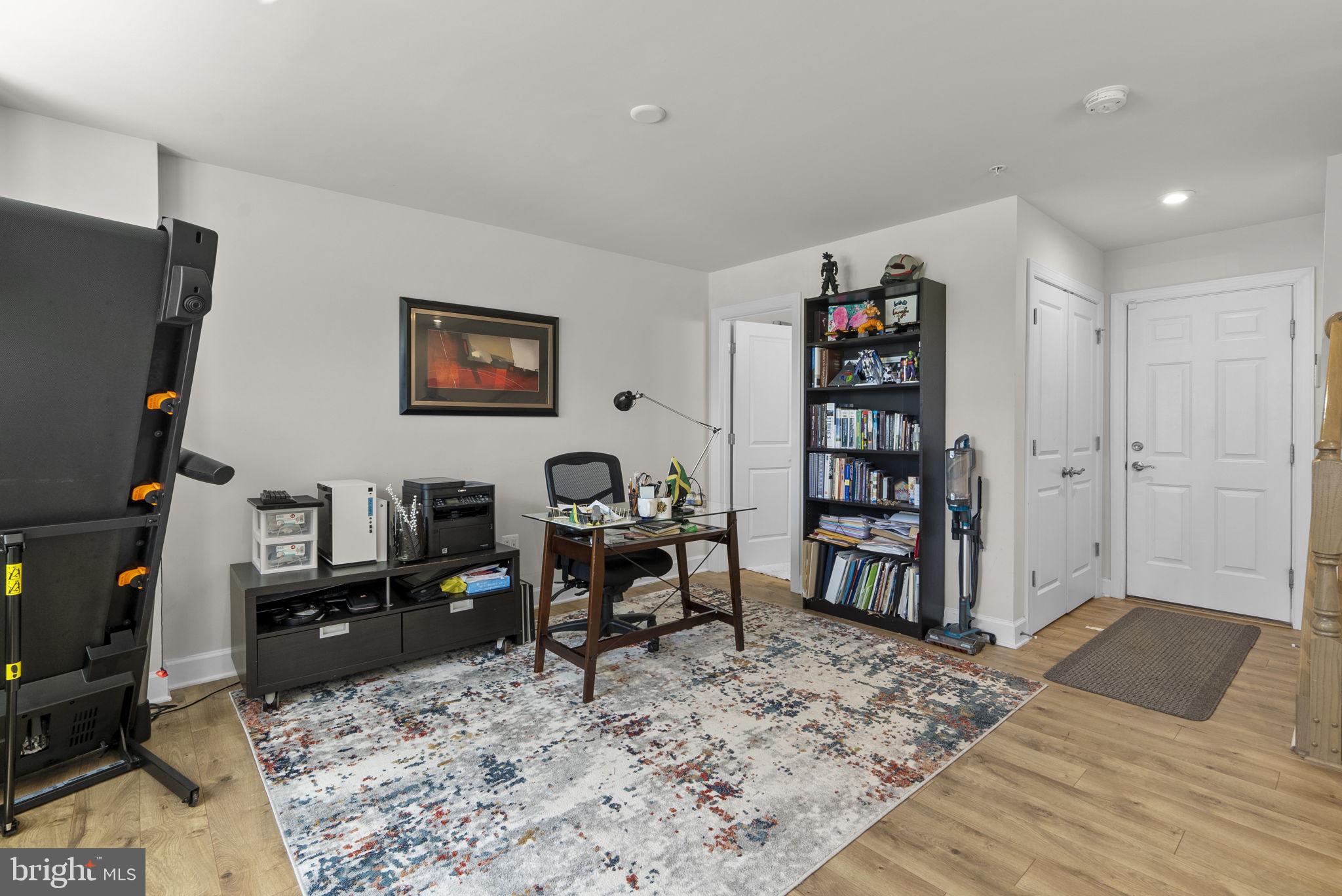 CAPITAL COURT - Residential