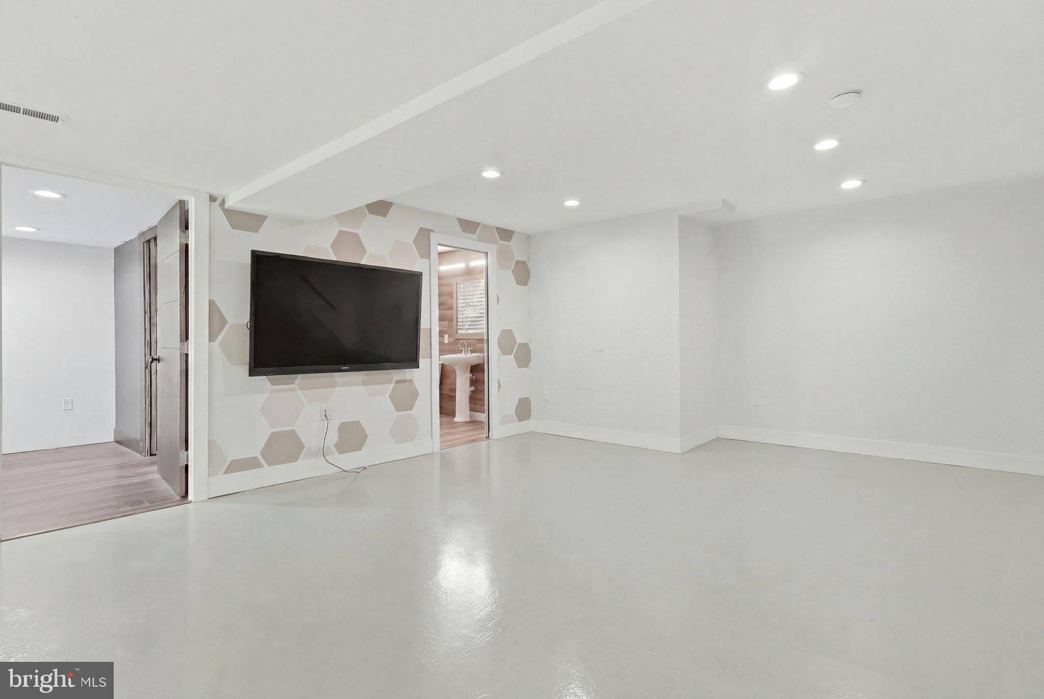 FAIRWAY MEADOWS - Residential