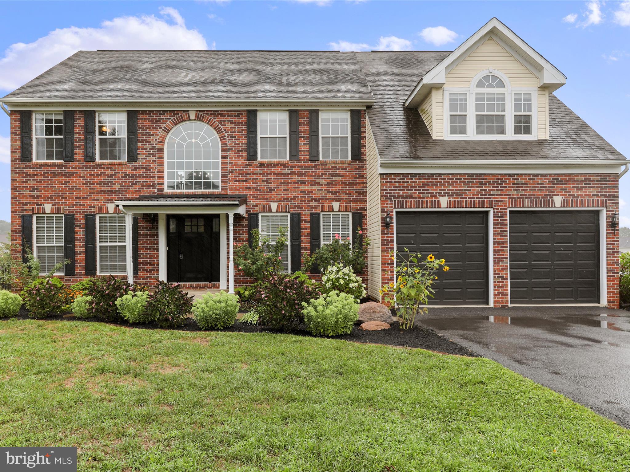 APPLE KNOLLS ESTATES - Residential