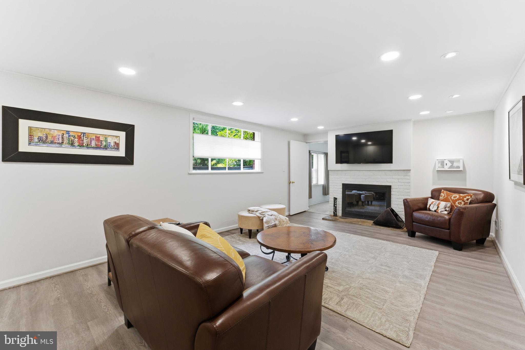 MEADOWOOD - Residential