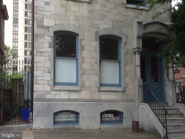 FAIRMOUNT - Residential Lease