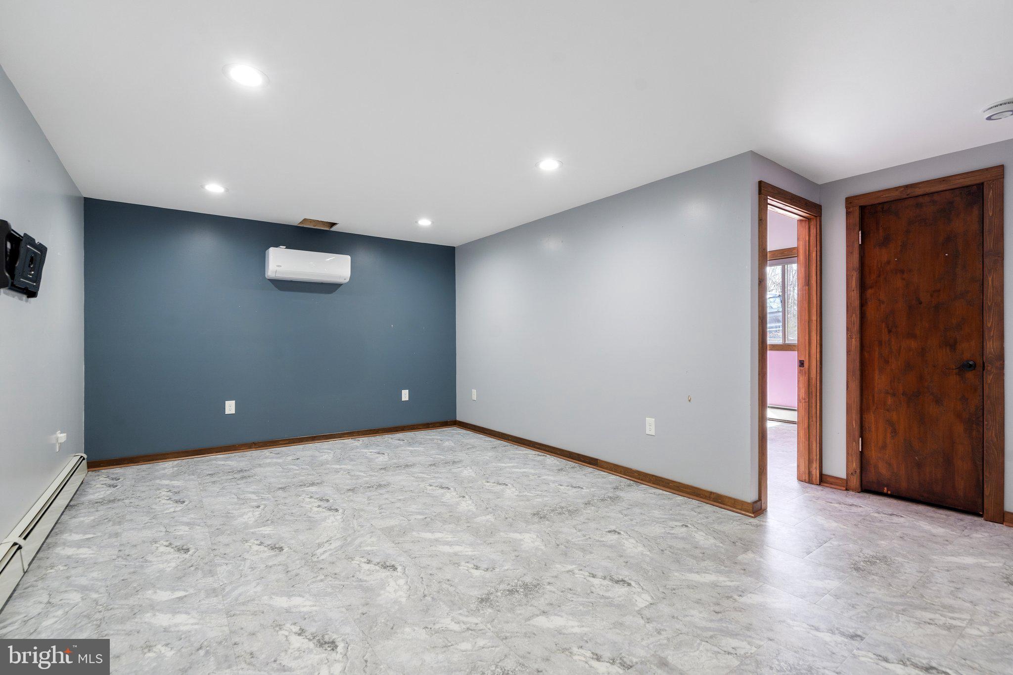 MOUNTAIN VIEW EST - Residential