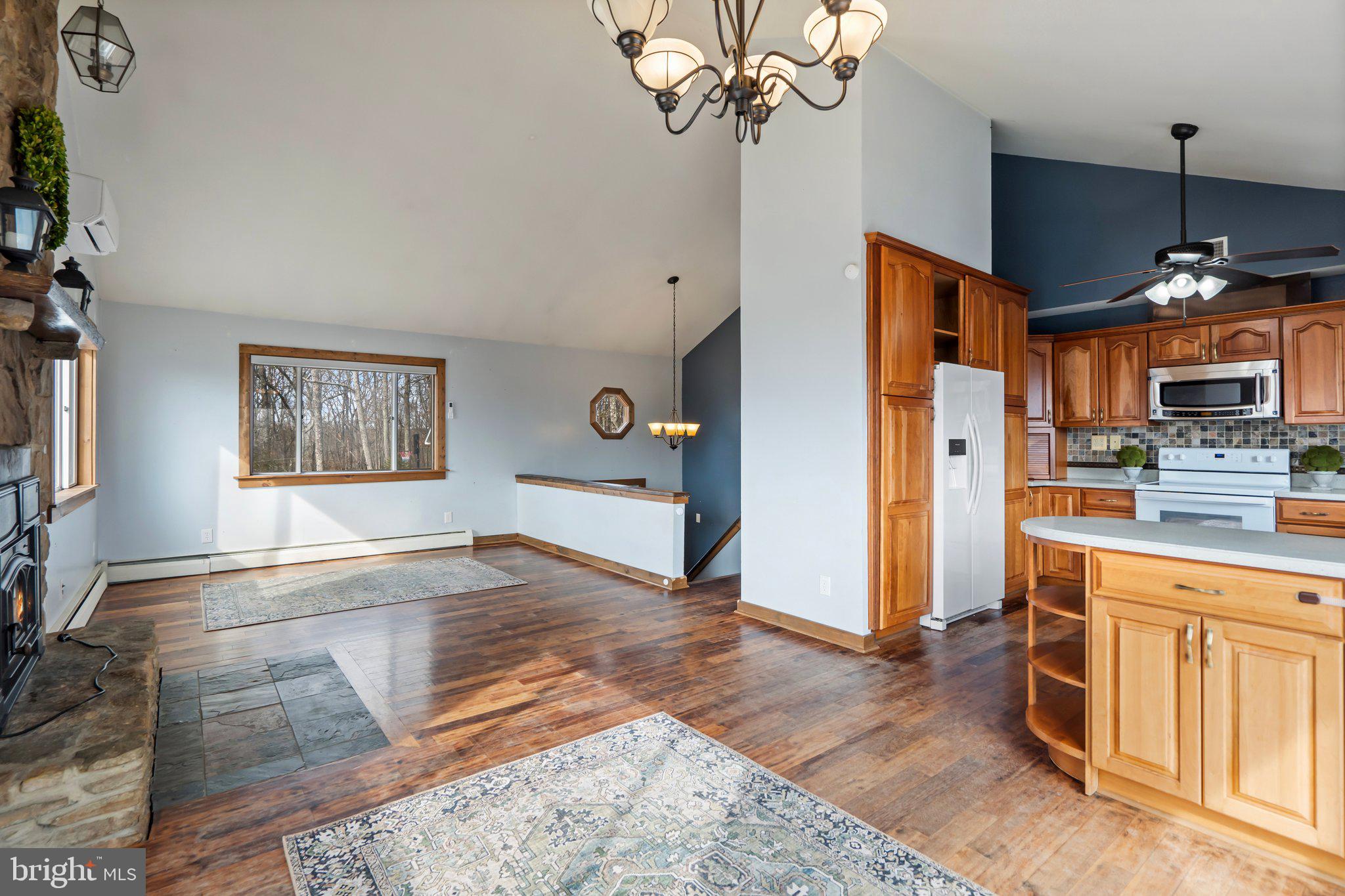 MOUNTAIN VIEW EST - Residential