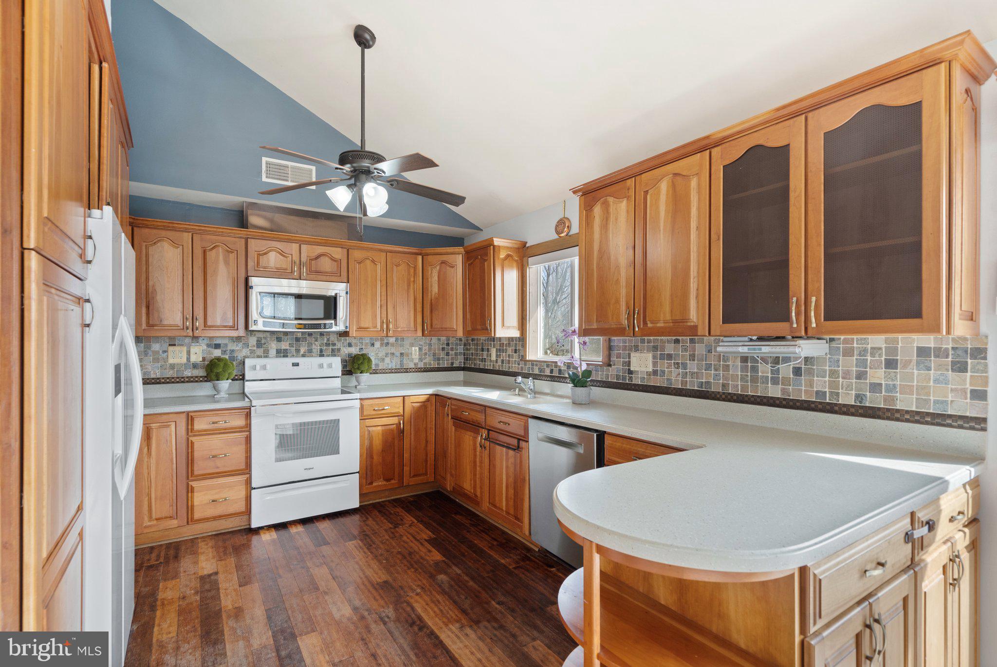 MOUNTAIN VIEW EST - Residential