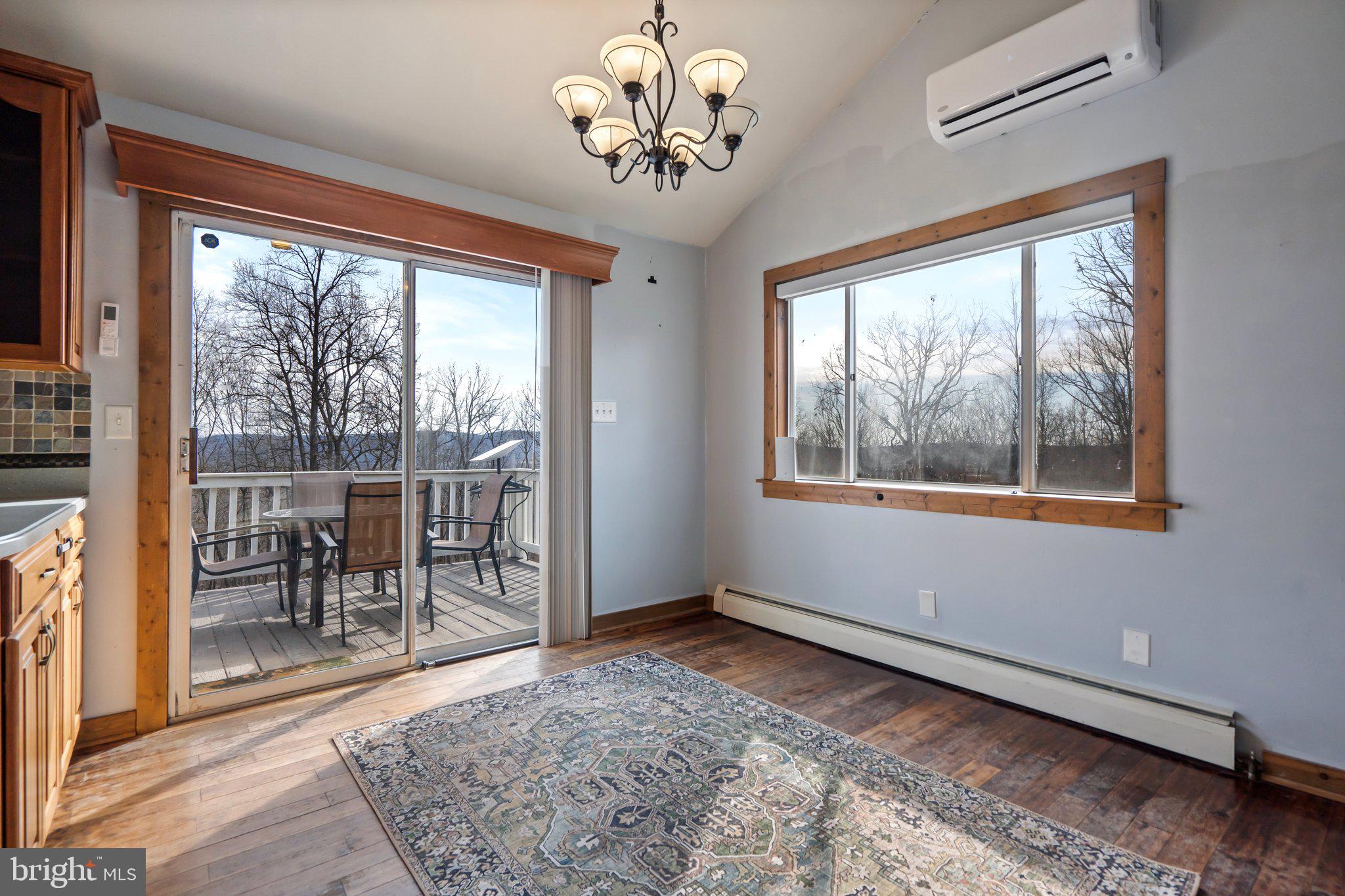 MOUNTAIN VIEW EST - Residential