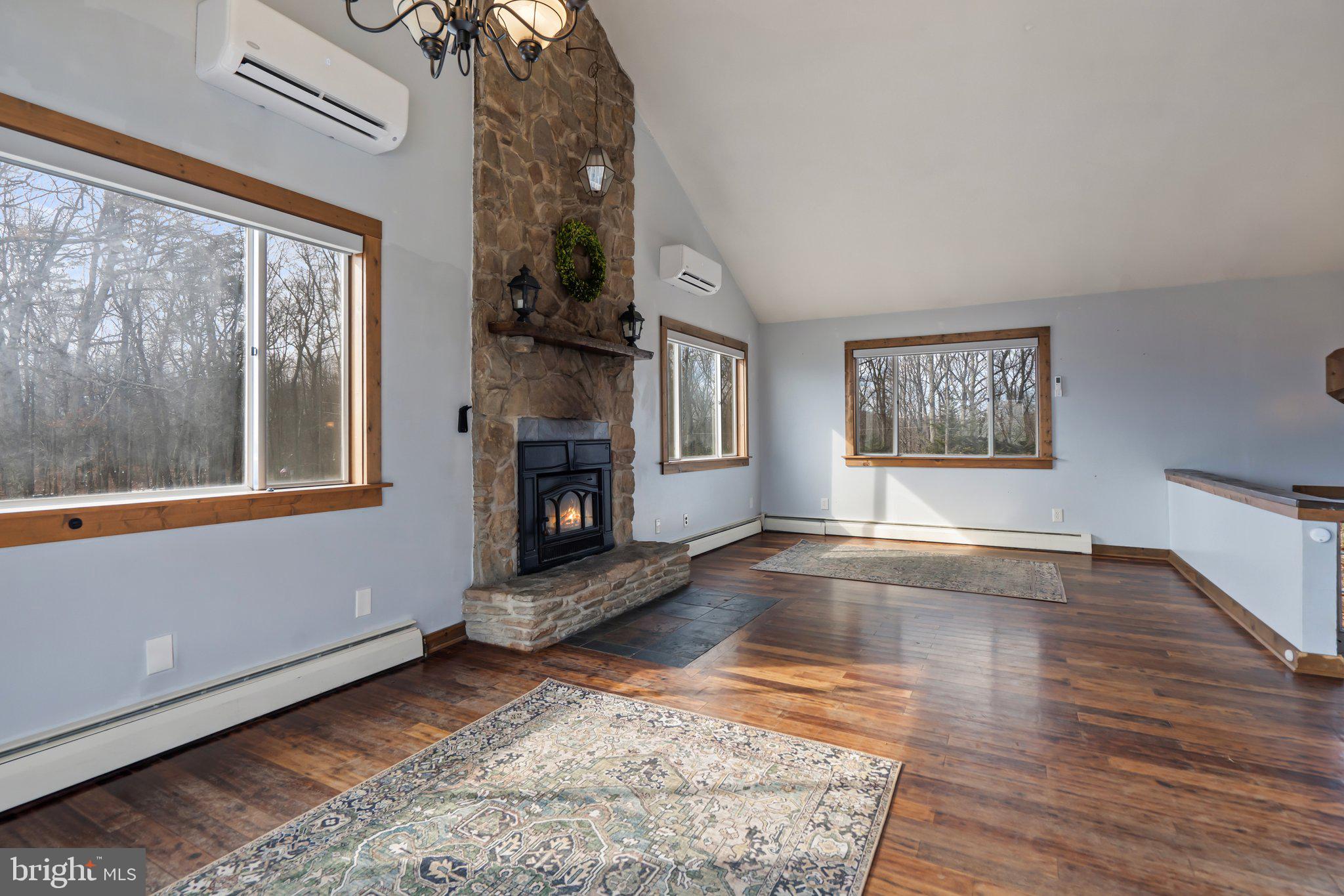 MOUNTAIN VIEW EST - Residential