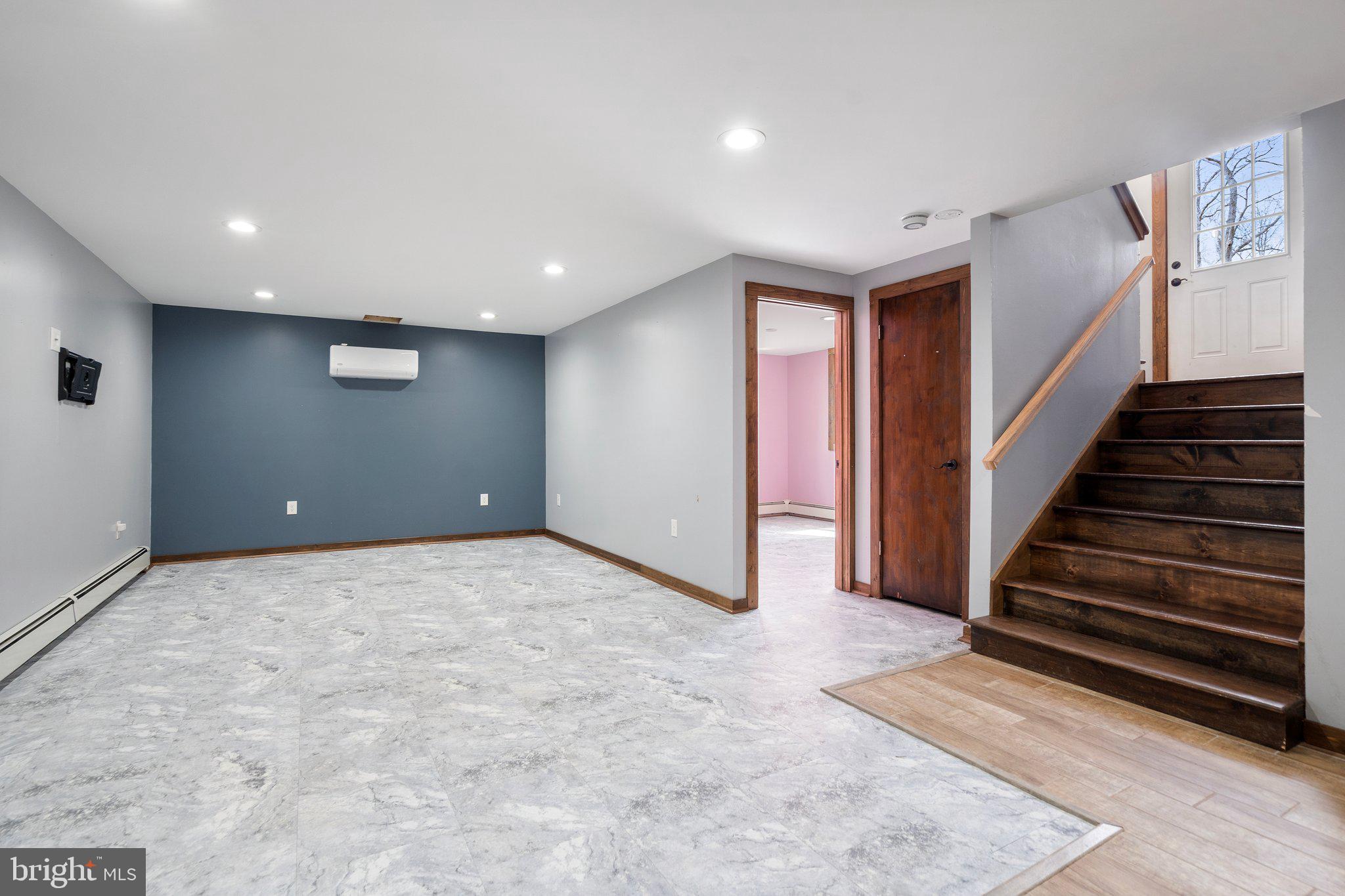 MOUNTAIN VIEW EST - Residential