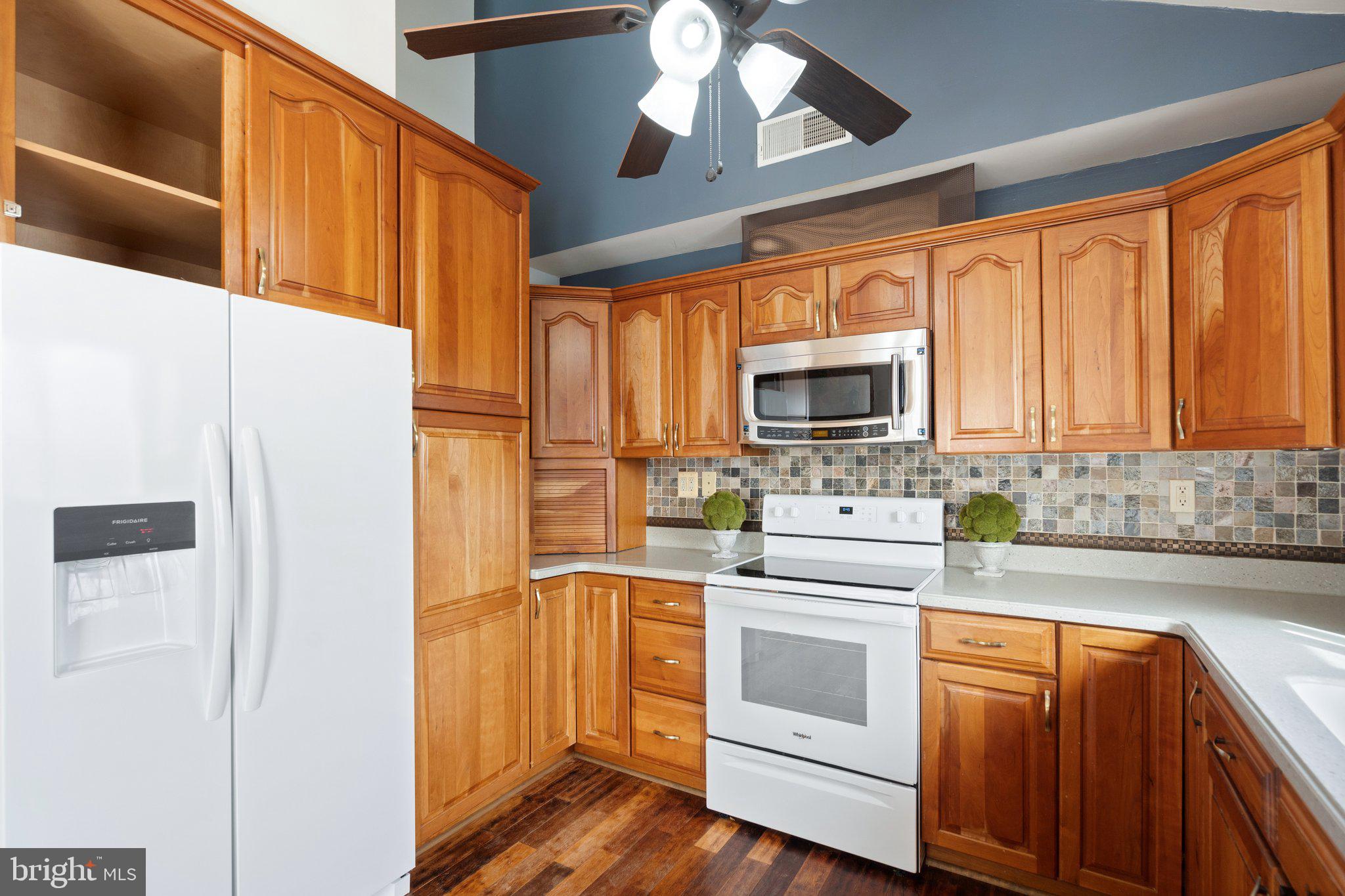 MOUNTAIN VIEW EST - Residential