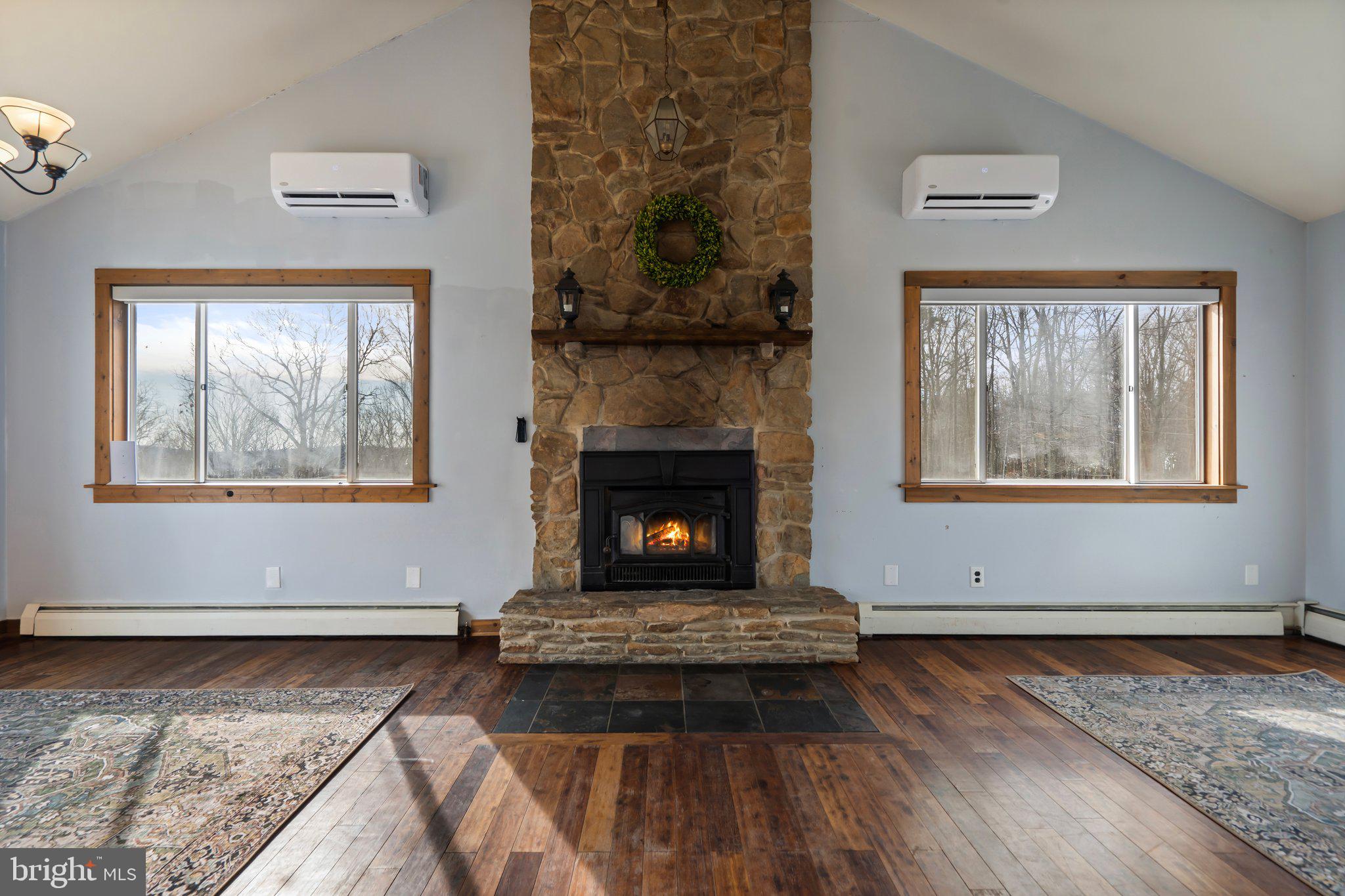 MOUNTAIN VIEW EST - Residential