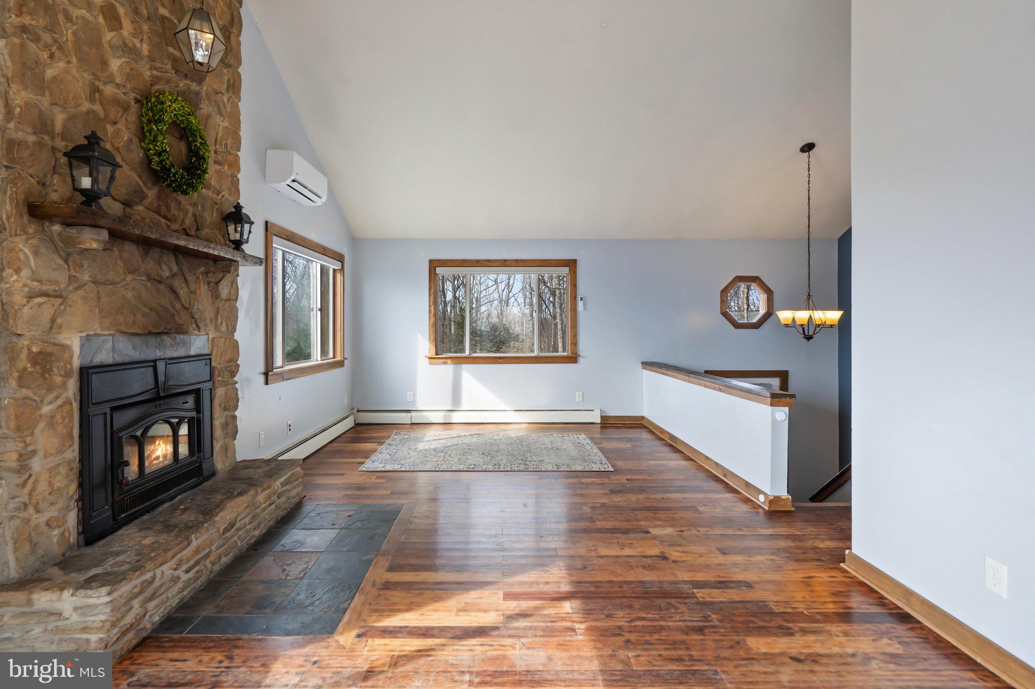 MOUNTAIN VIEW EST - Residential
