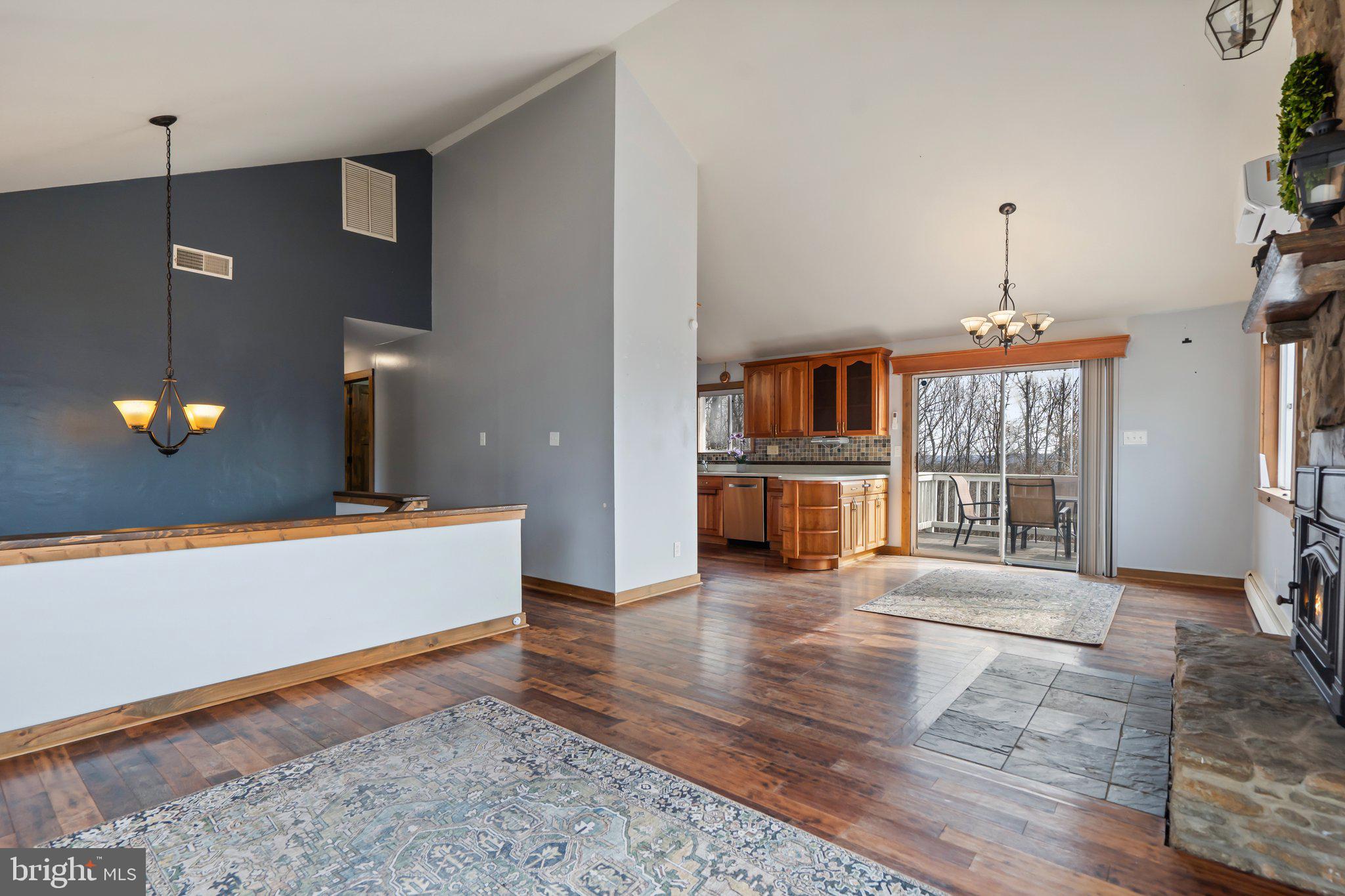 MOUNTAIN VIEW EST - Residential